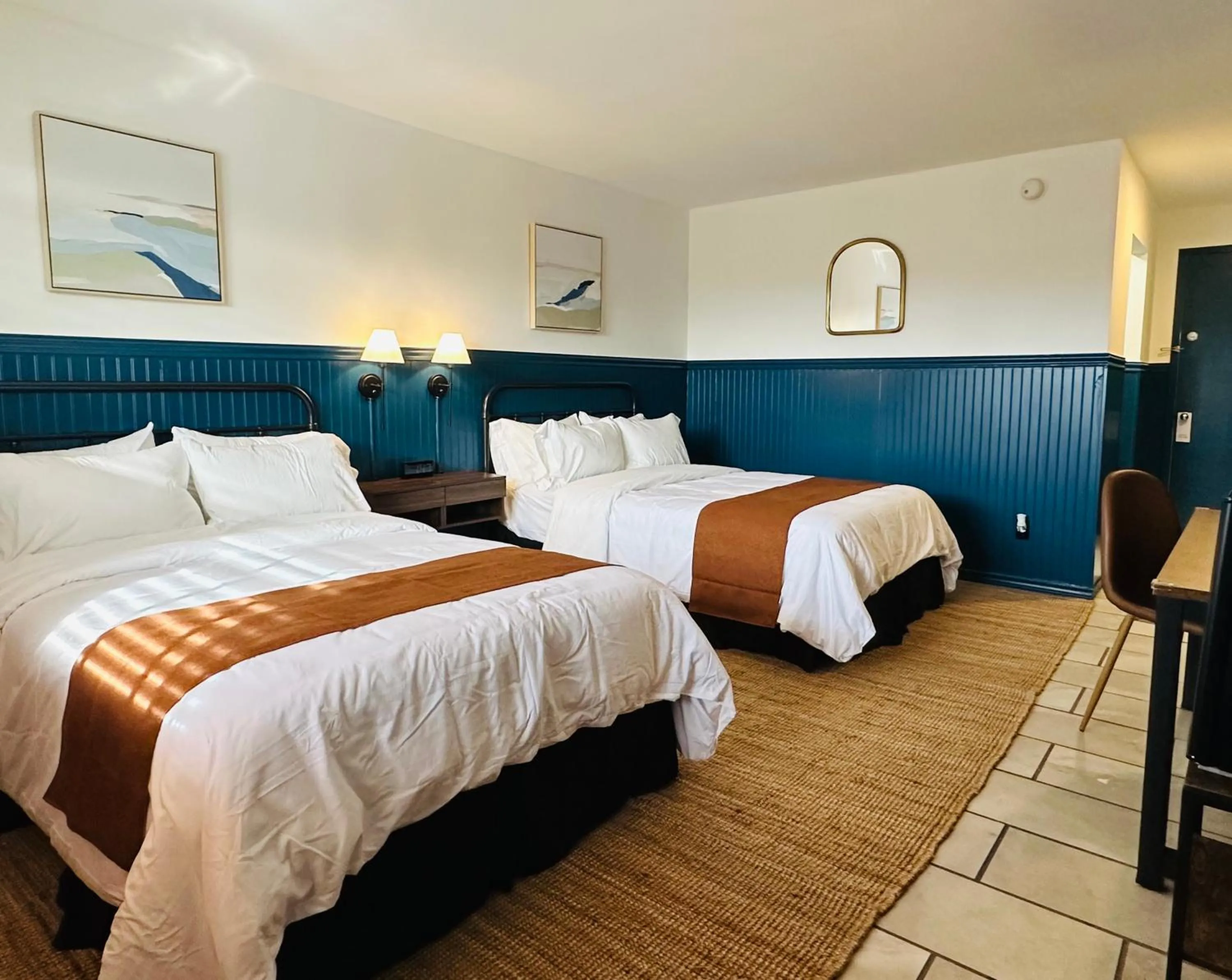 Bed in Budget Host East End Hotel in Riverhead