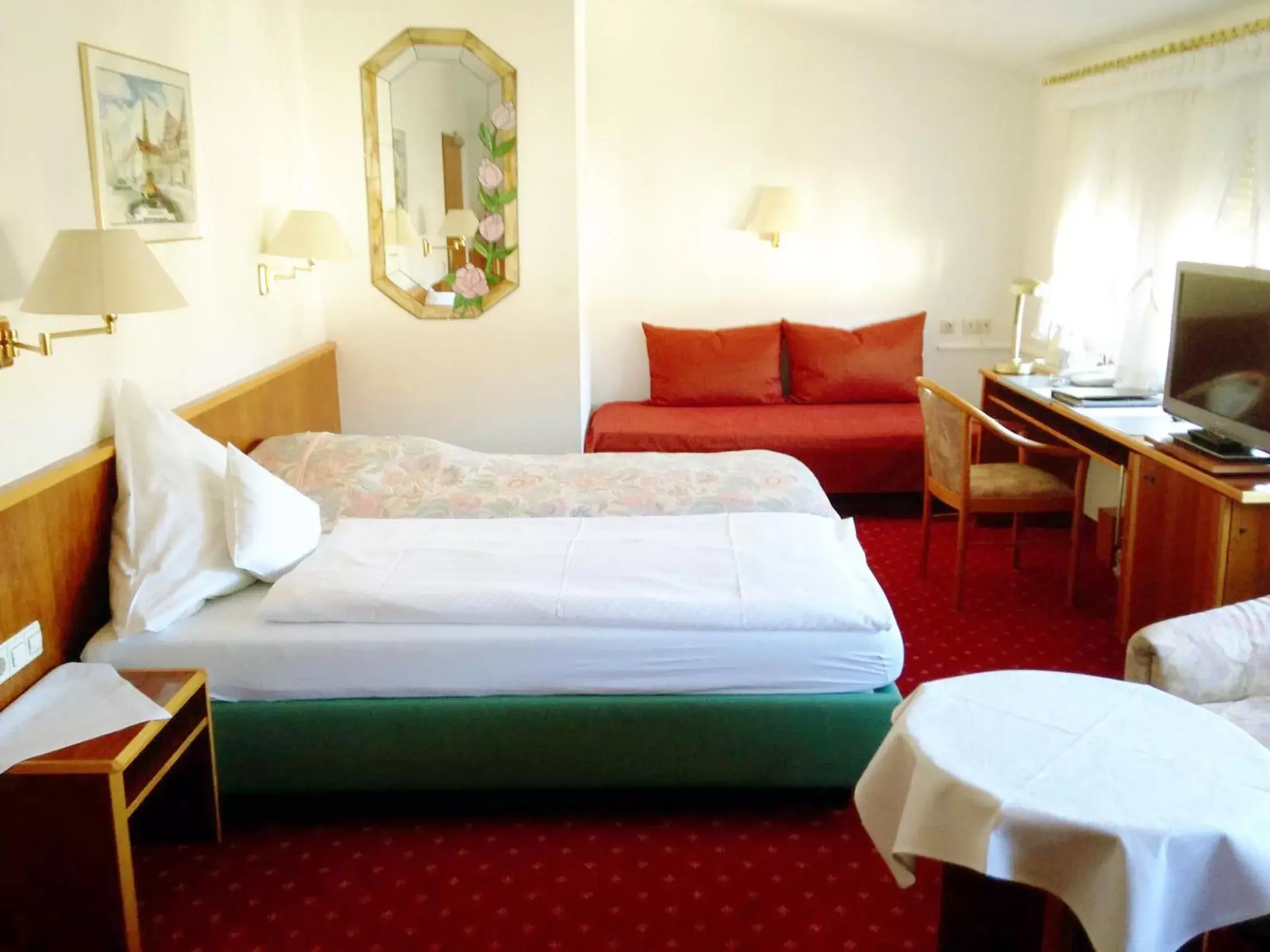 Photo of the whole room, Room Photo in Hotel Garni in der Breite