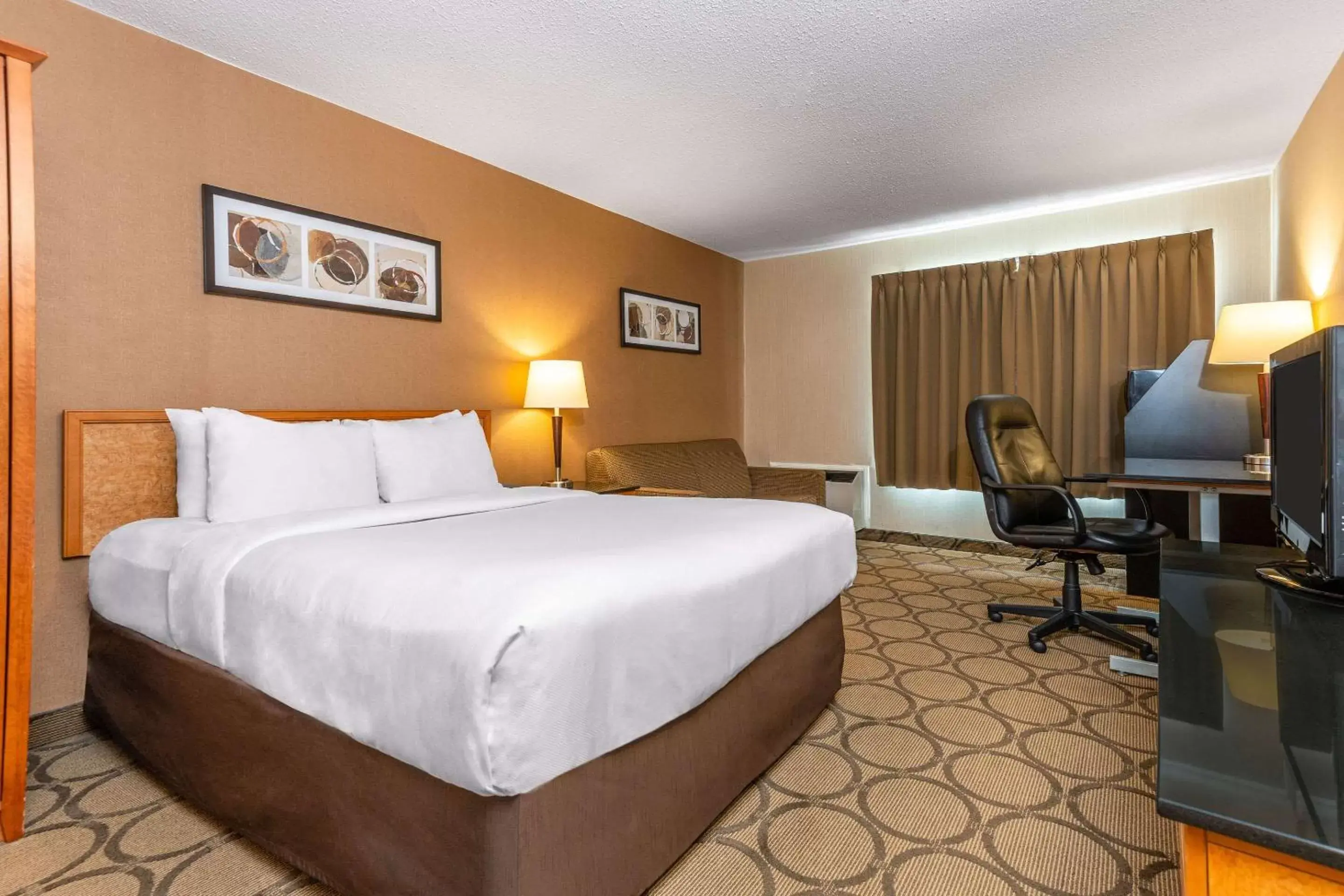 Photo of the whole room, Bed in Comfort Inn