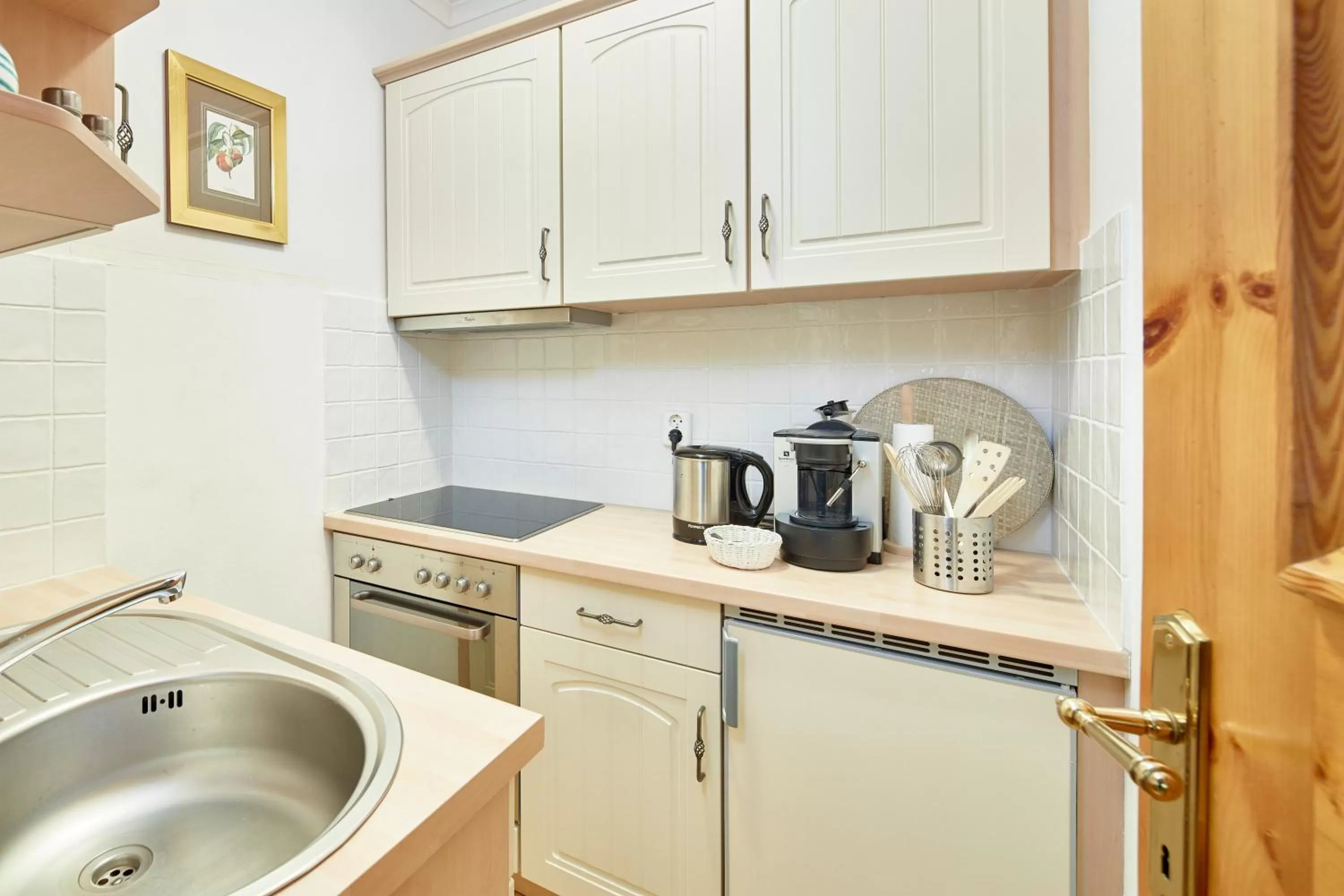 Kitchen or kitchenette in Landsitz Römerhof - Hotel Apartments