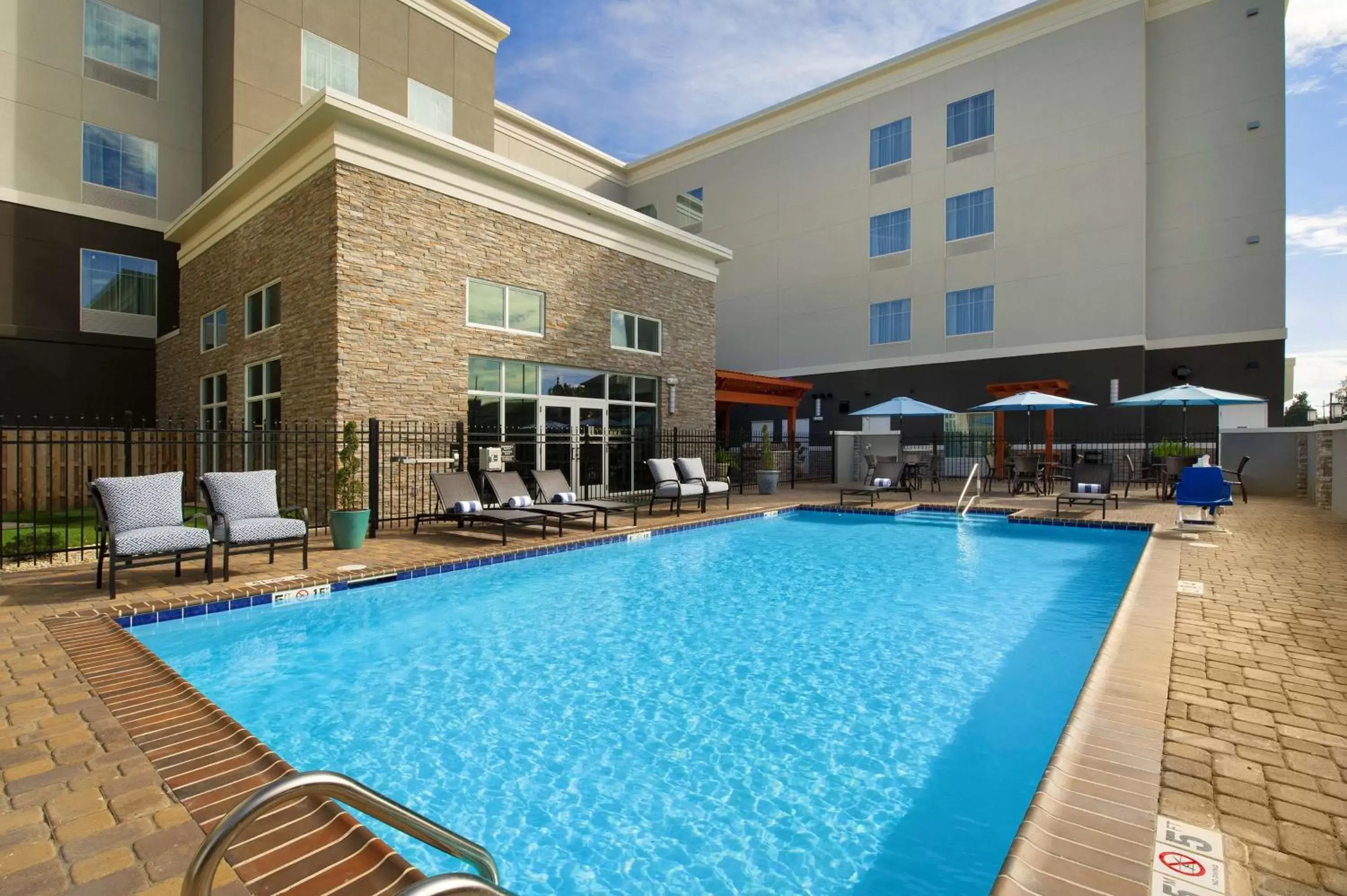 Pool view, Swimming Pool in Homewood Suites by Hilton Metairie New Orleans