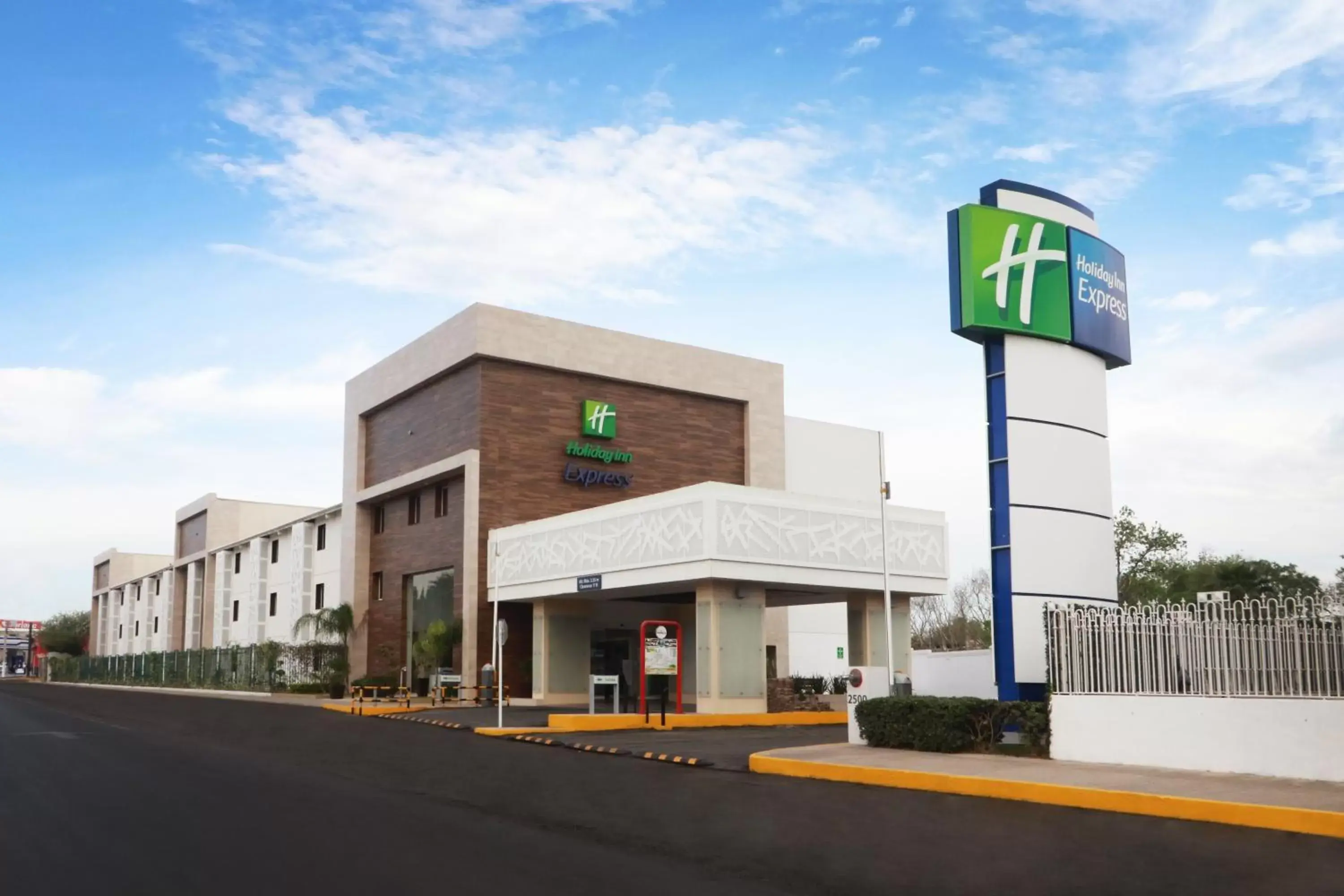 Property Building in Holiday Inn Express Piedras Negras, an IHG Hotel