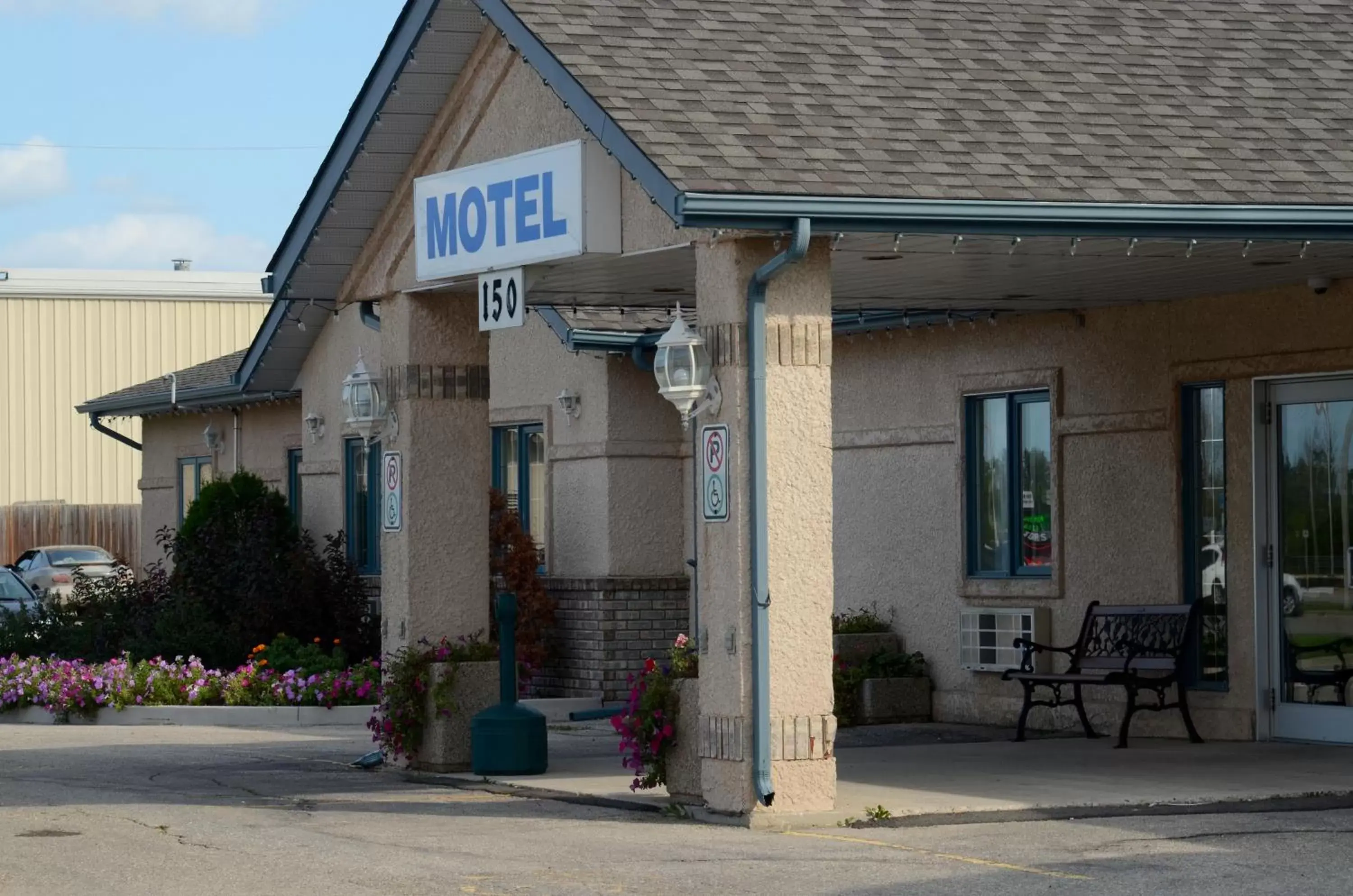 Facade/entrance, Property Building in Sleep Suite Motel