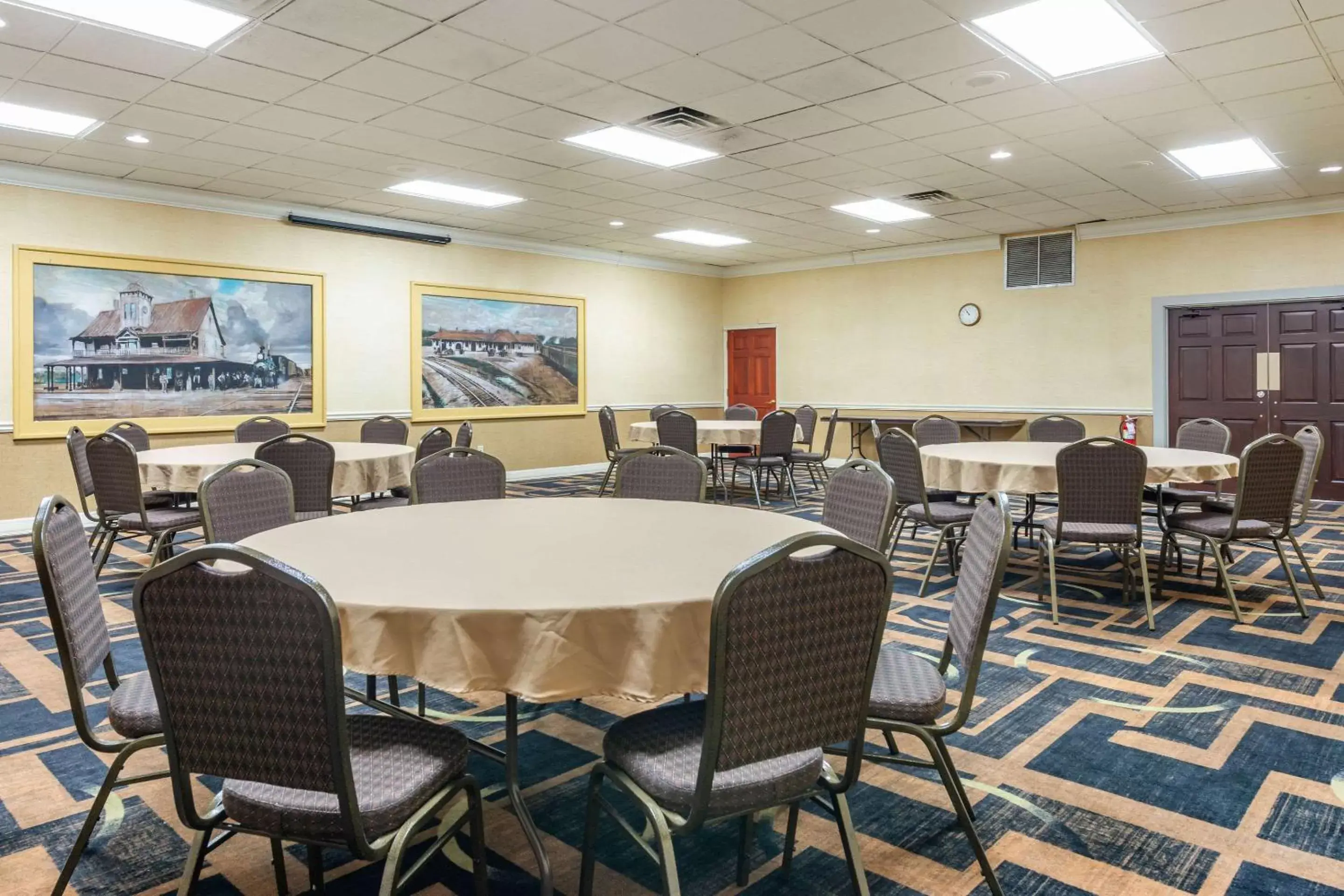 On site, Restaurant/Places to Eat in Quality Inn and Suites Riverfront