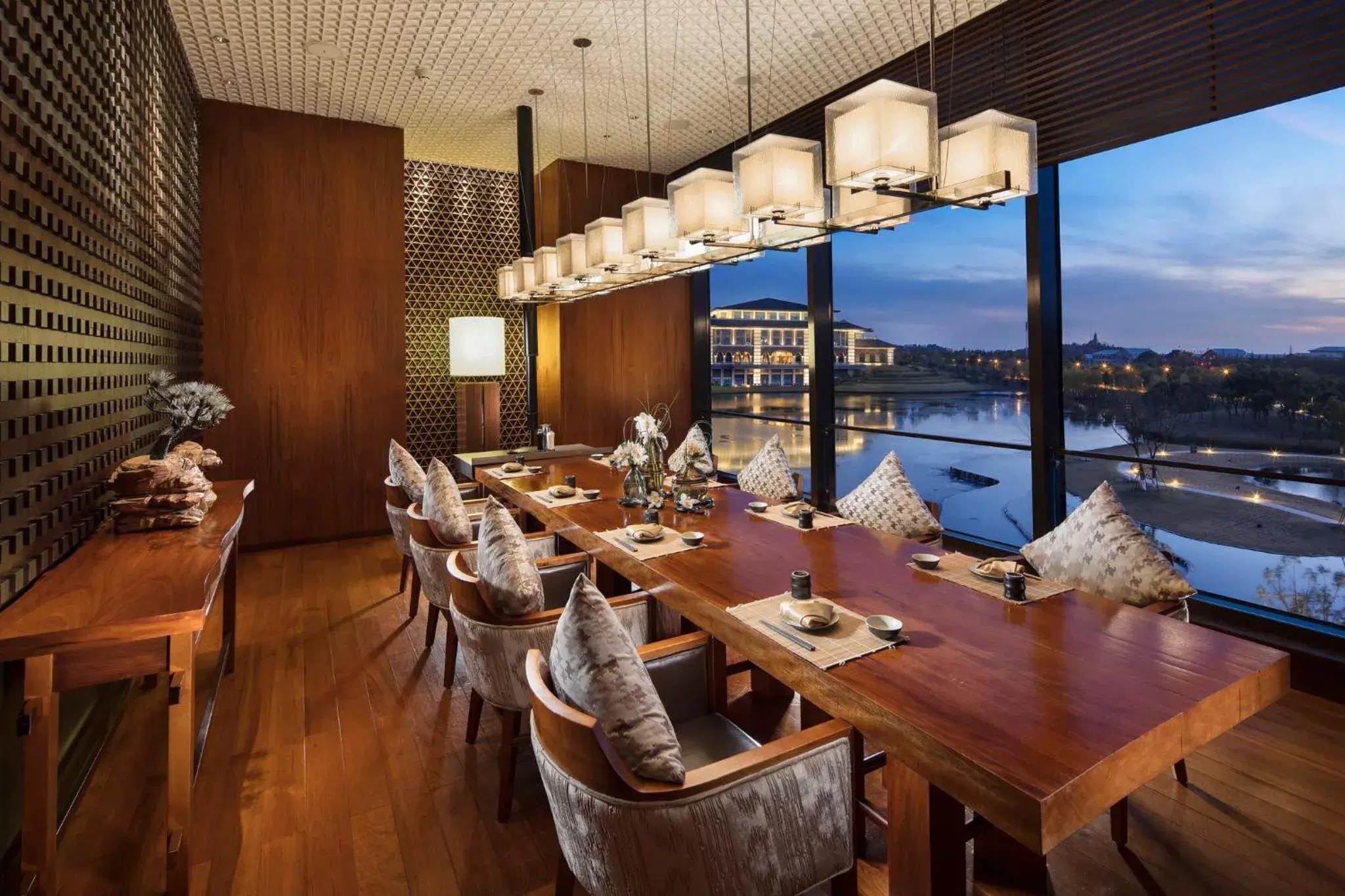 Restaurant/Places to Eat in InterContinental Nantong, an IHG Hotel-Best view of yangtze