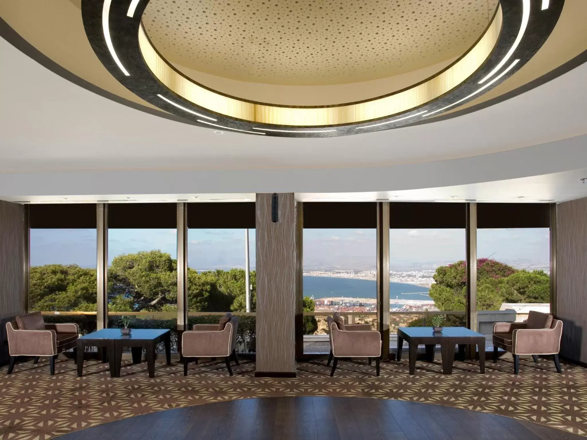 Lounge or bar in Dan Panorama Haifa Hotel Lounge or bar in Dan Panorama Haifa Hotel