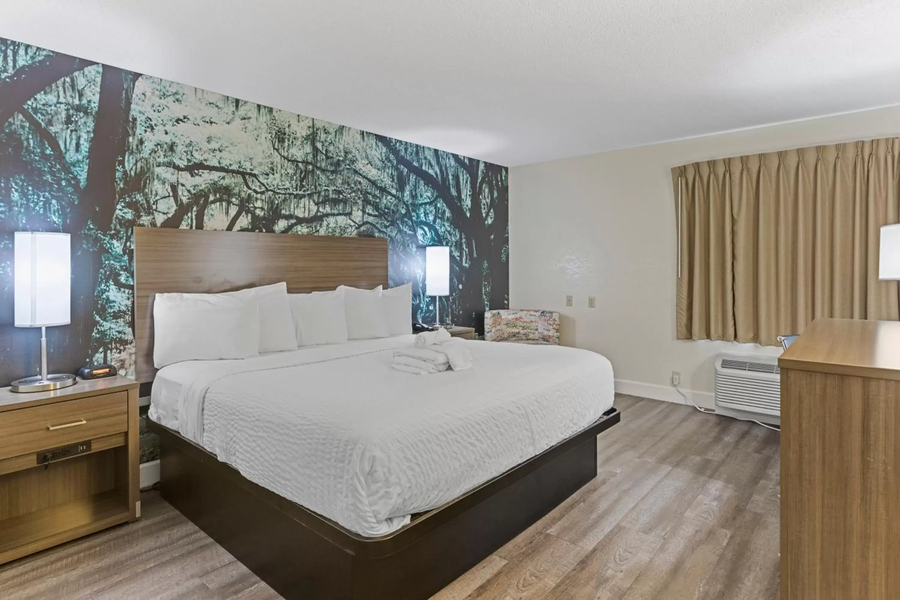 Photo of the whole room, Bed in Clarion Pointe Savannah Gateway I-95 Photo of the whole room, Bed in Clarion Pointe Savannah Gateway I-95