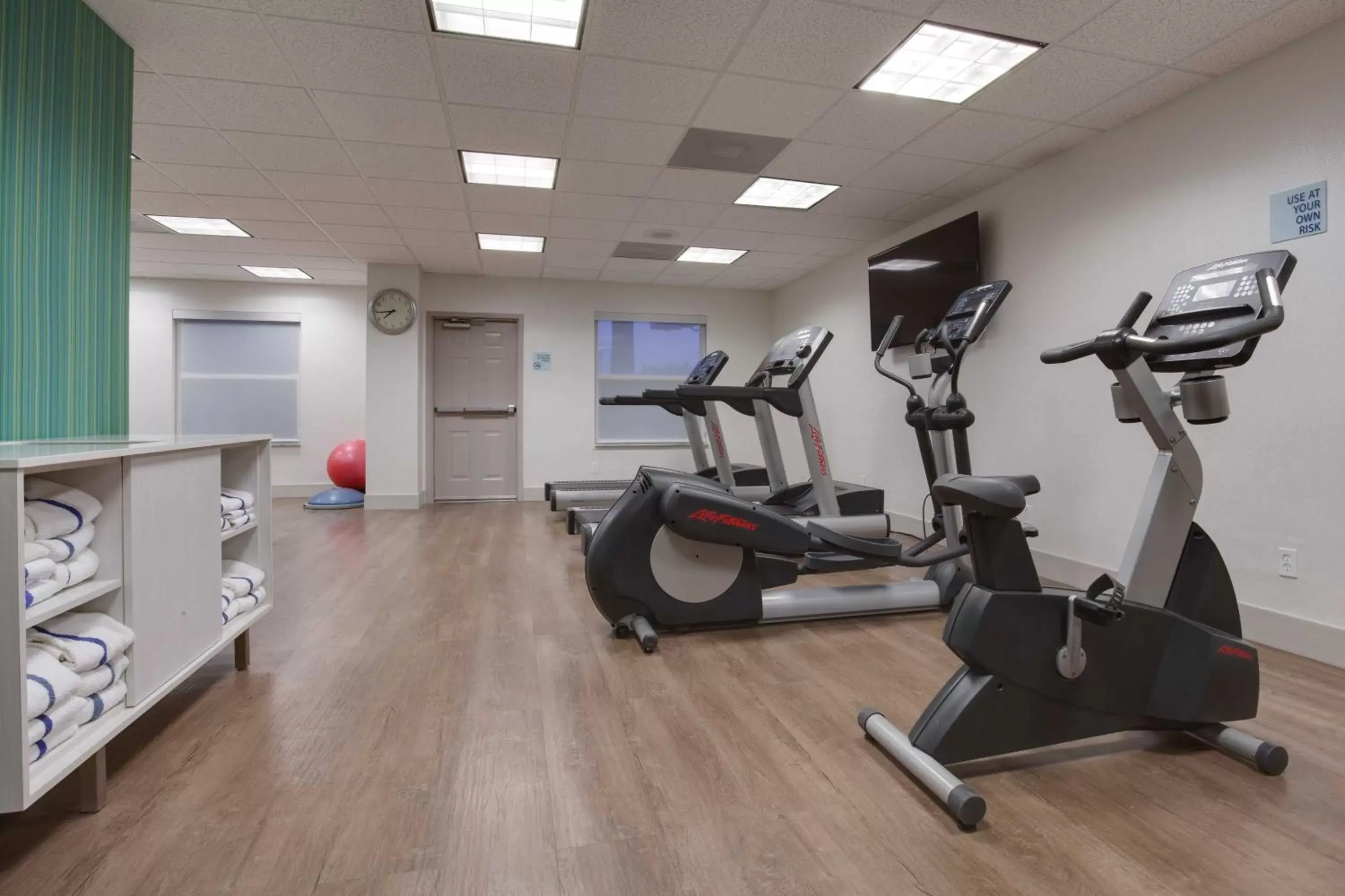 Fitness centre/facilities, Fitness Center/Facilities in Holiday Inn Express & Suites Orlando International Airport, an IHG Hotel