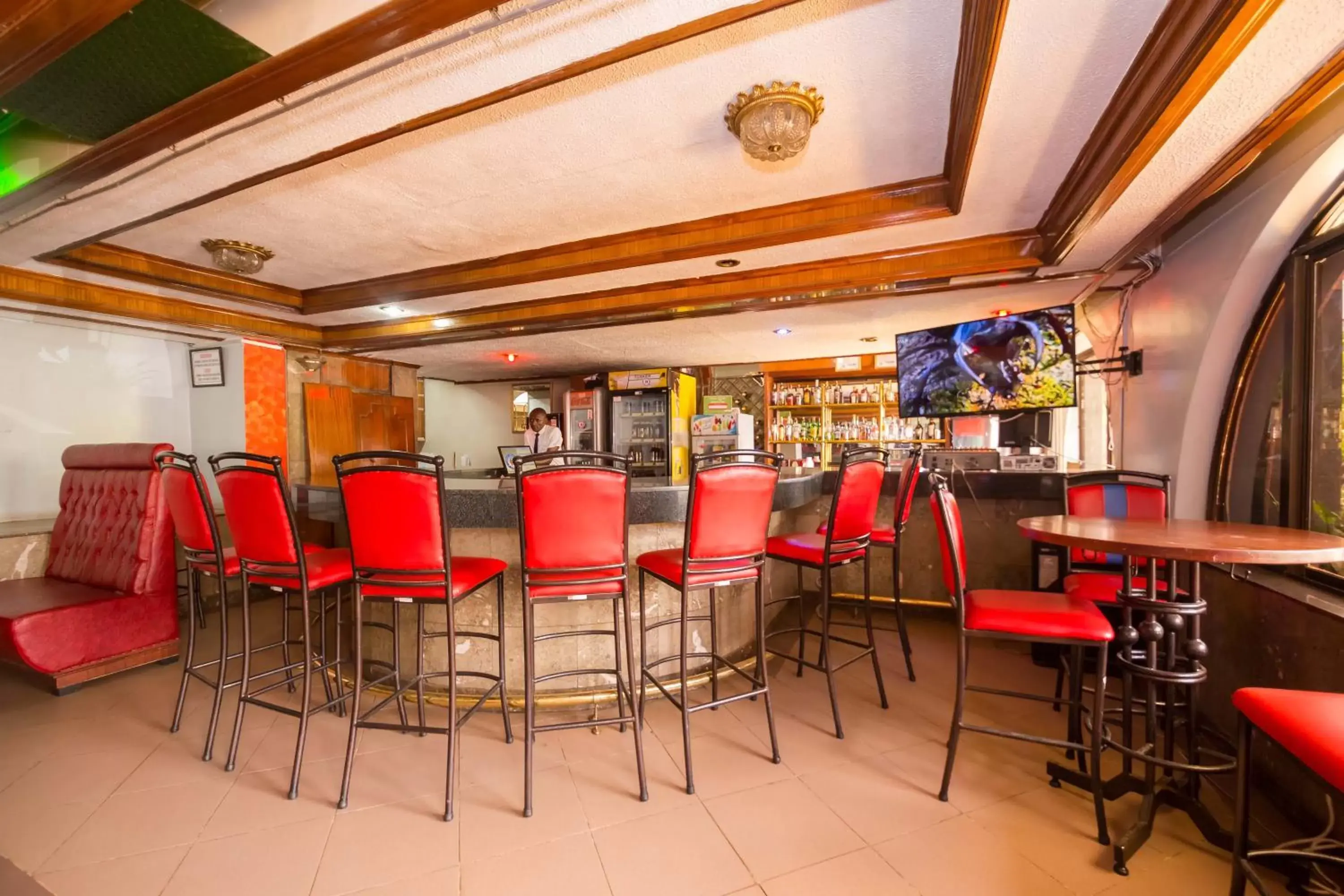 Lounge or bar, Restaurant/Places to Eat in Marble Arch Hotel