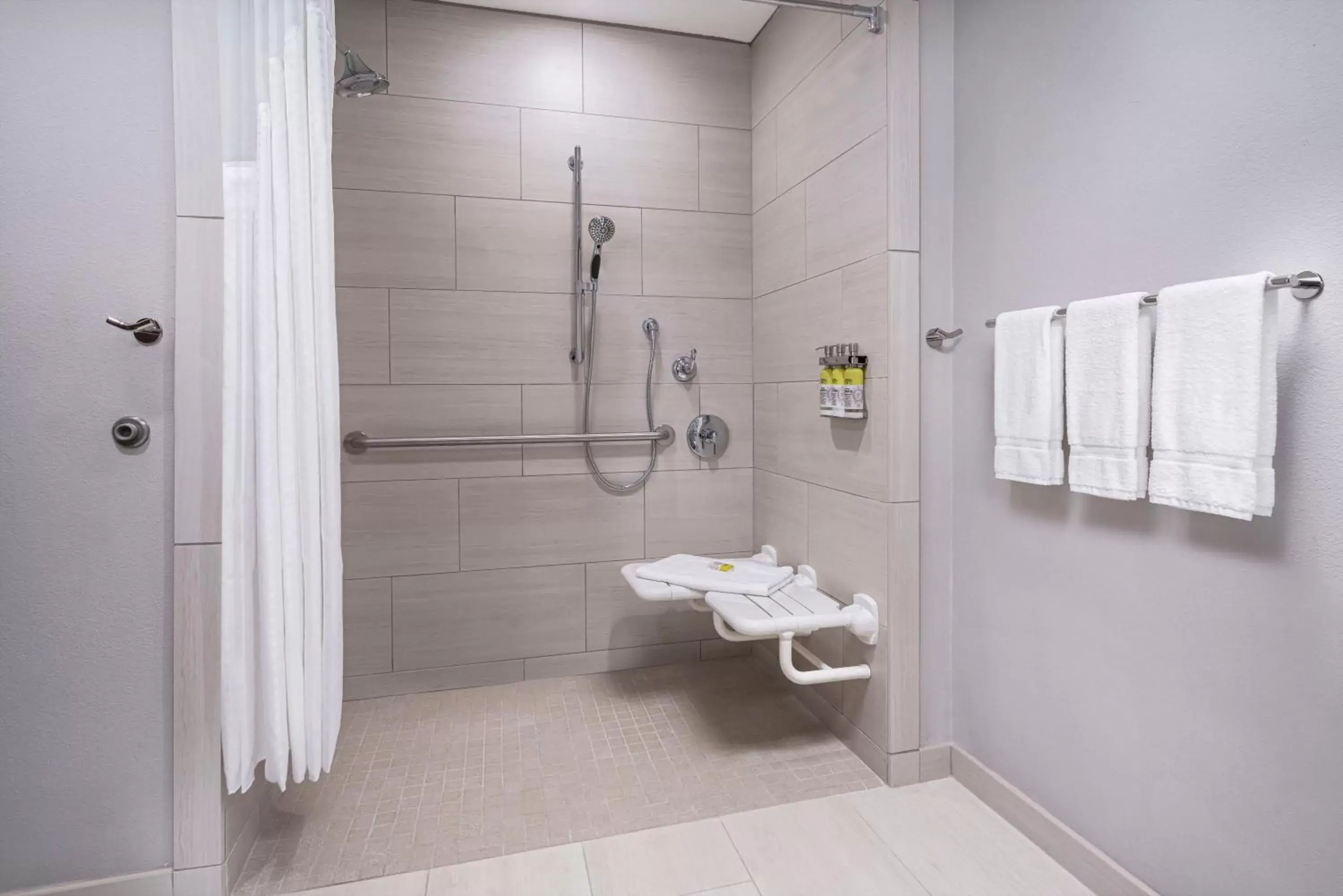 King Room with Hearing Accessible Roll In Shower - Non-Smoking in Holiday Inn Express & Suites - Odessa I-20 by IHG King Room with Hearing Accessible Roll In Shower - Non-Smoking in Holiday Inn Express & Suites - Odessa I-20 by IHG