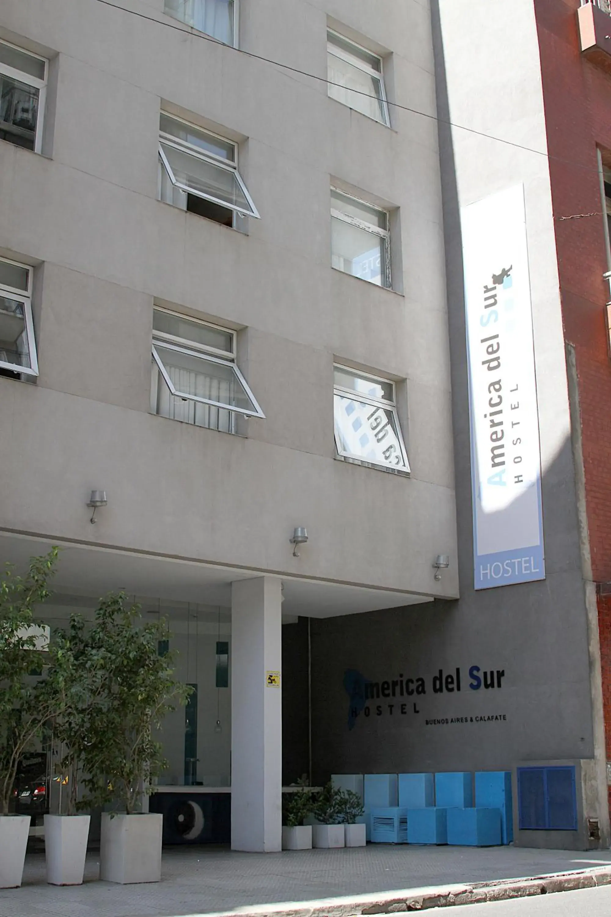 Facade/entrance, Property Building in America Del Sur Hostel Buenos Aires