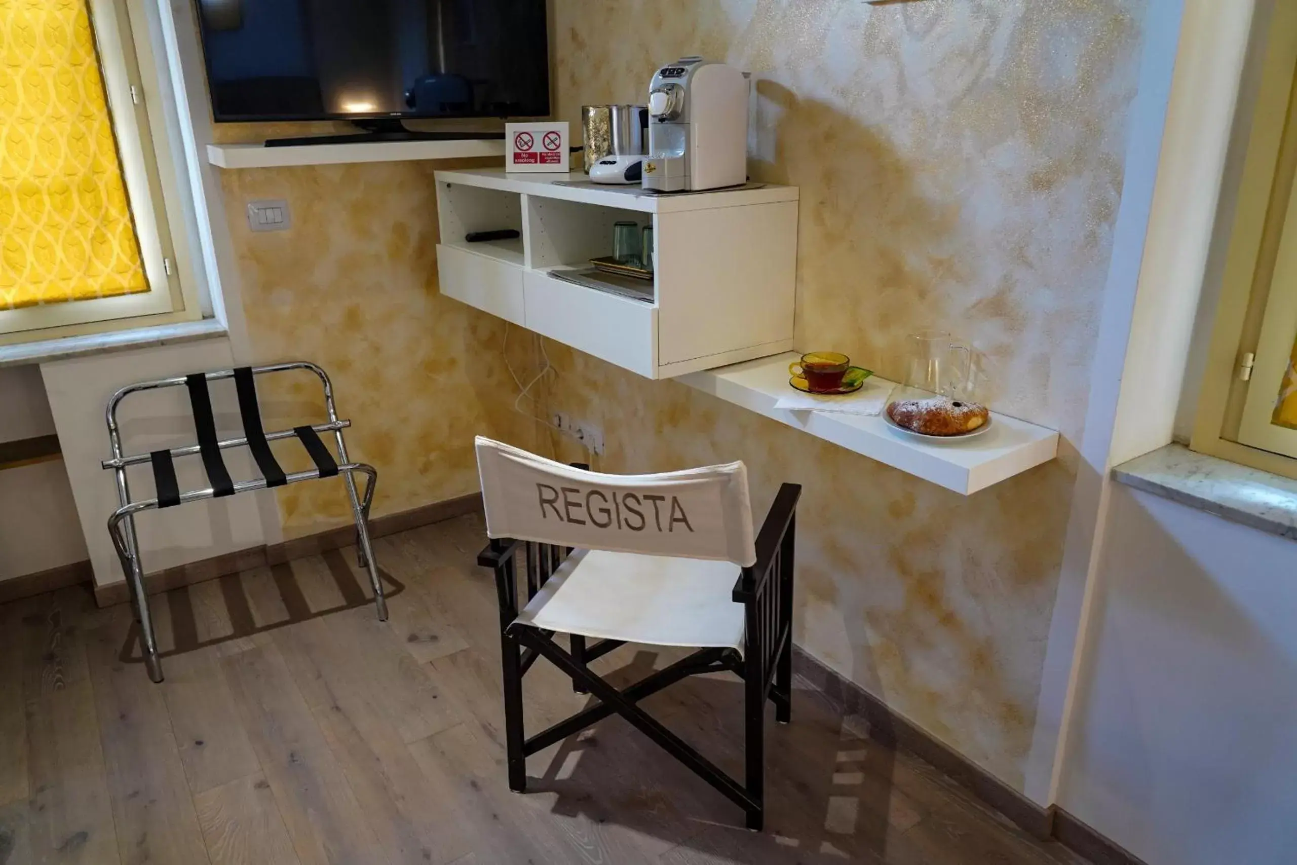 Bedroom, Dining Area in Villa Cantoni