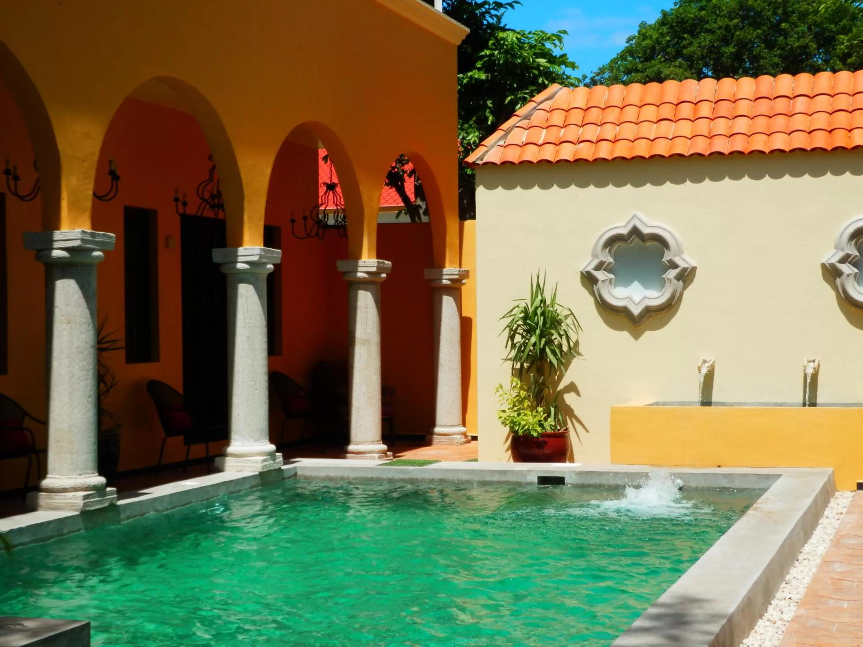 Swimming Pool in Ochenta Y Dos Bed & Breakfast & Spa