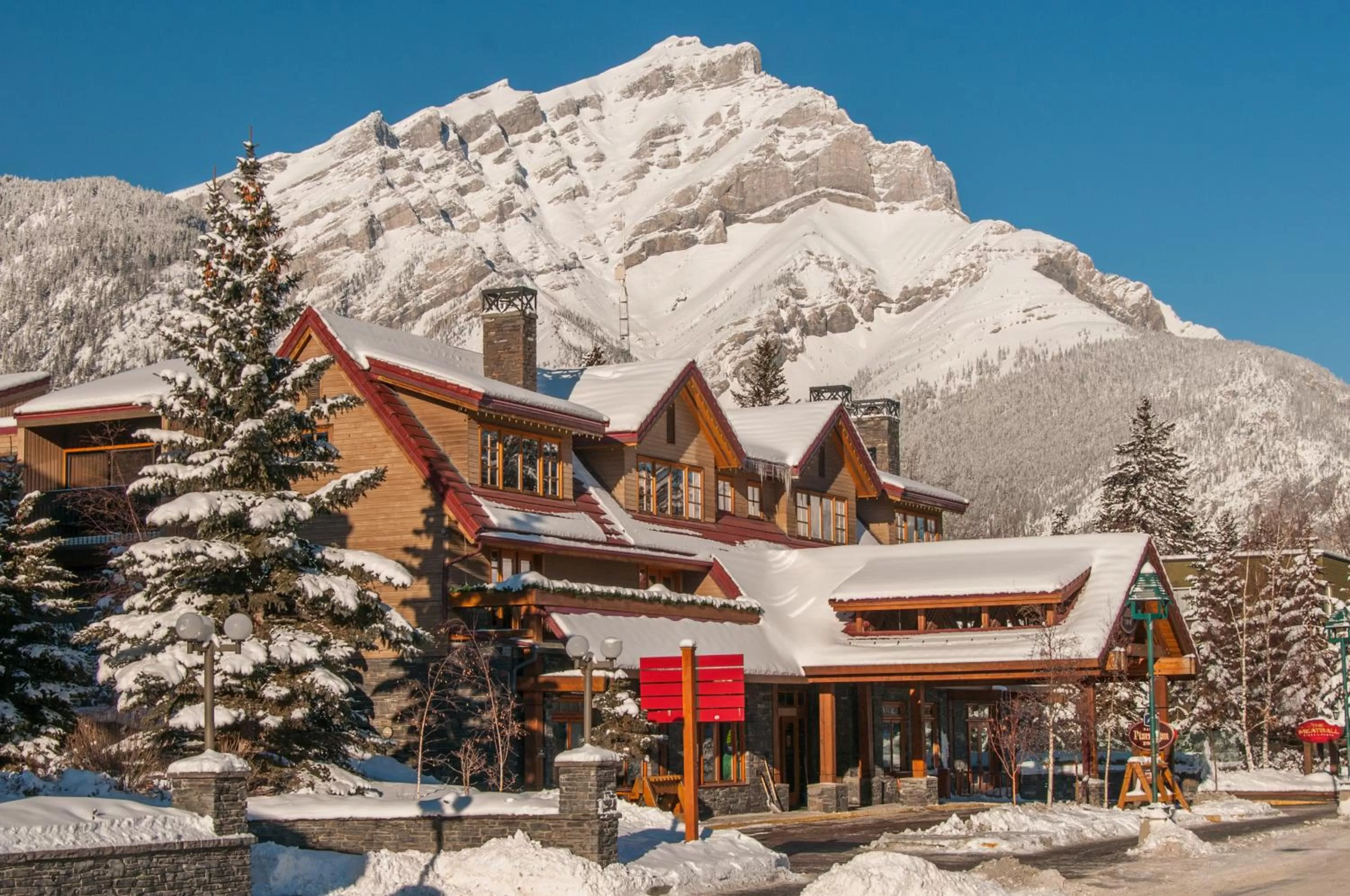 Property building in Banff Ptarmigan Inn