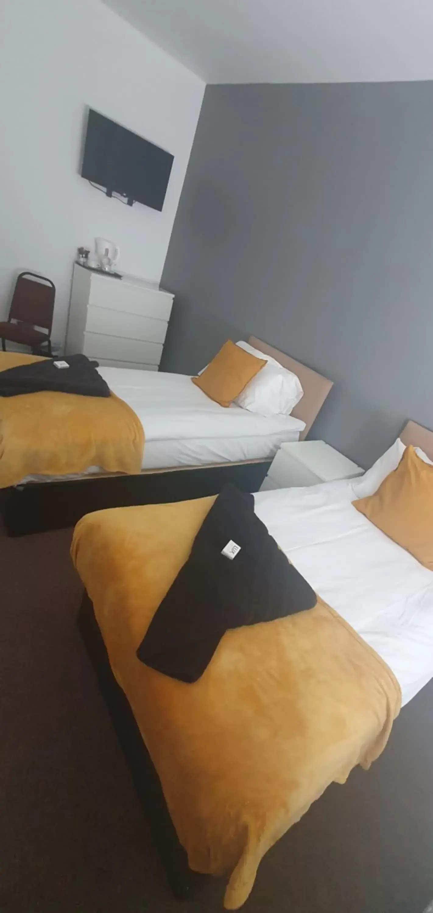 Bed in South Beach Kings Promenade Hotel