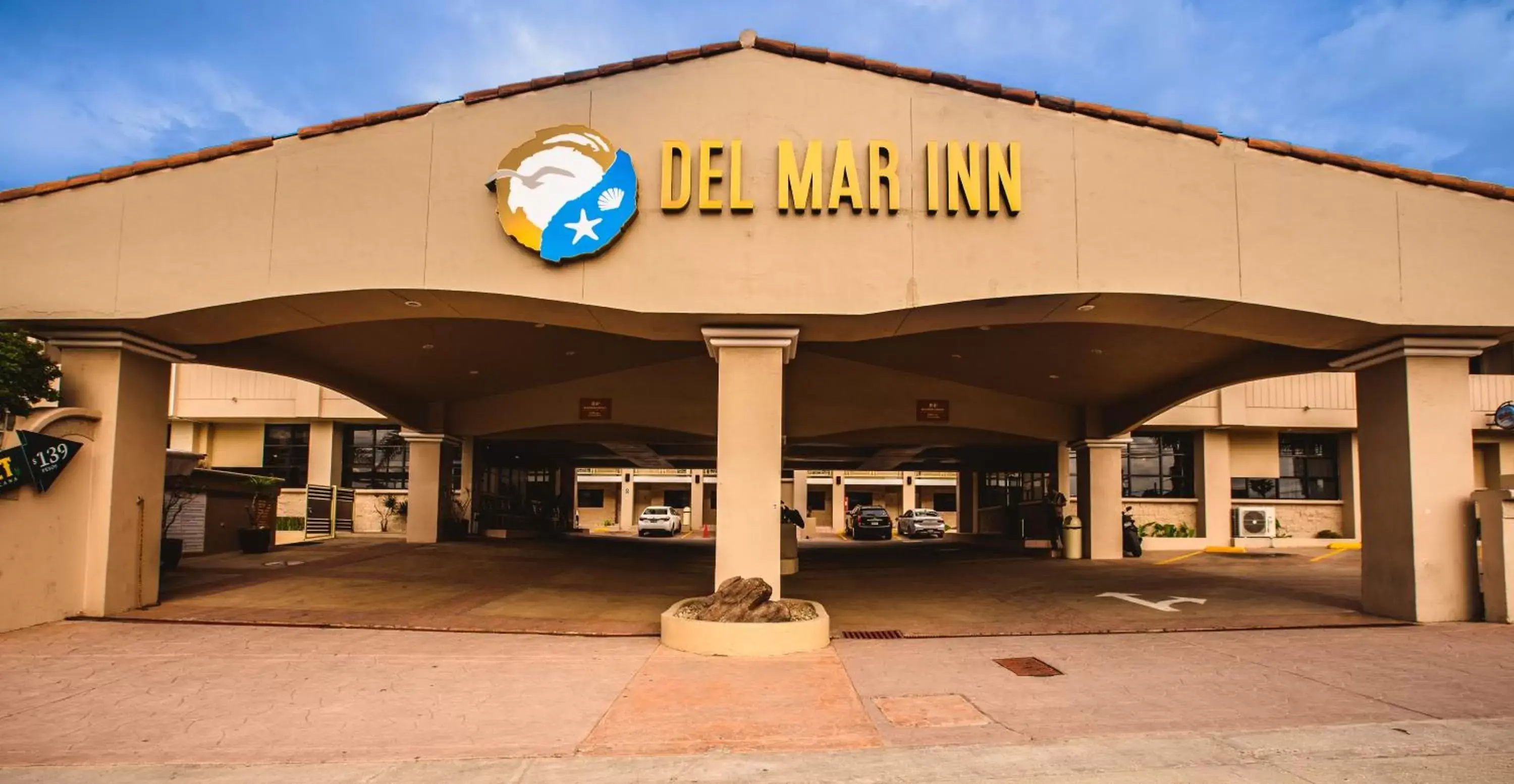 Facade/entrance in Del Mar Inn Rosarito