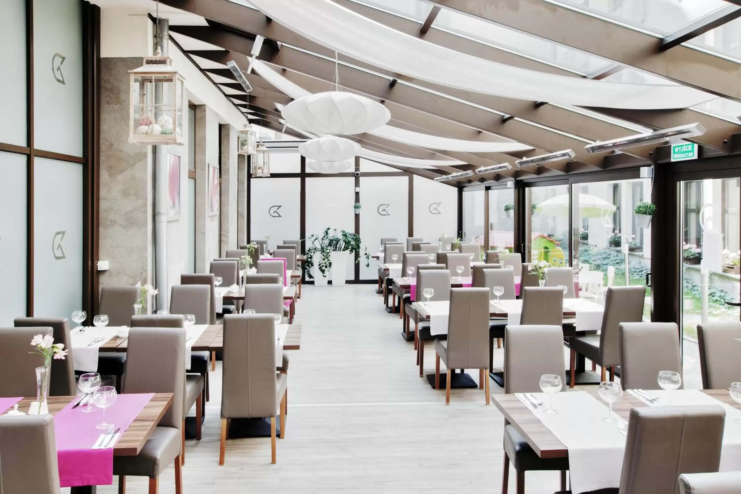 Patio, Restaurant/Places to Eat in Golden Tulip Krakow City Center