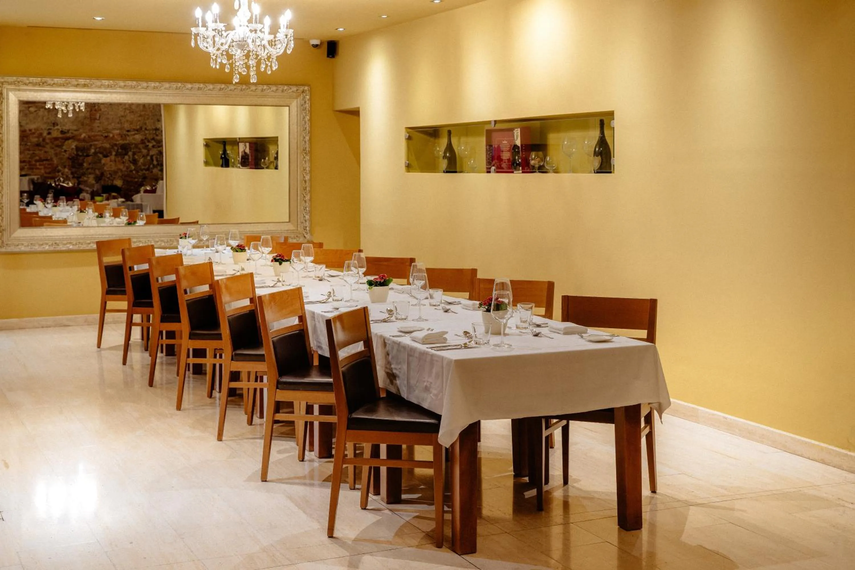 Restaurant/places to eat in Hotel Evropa