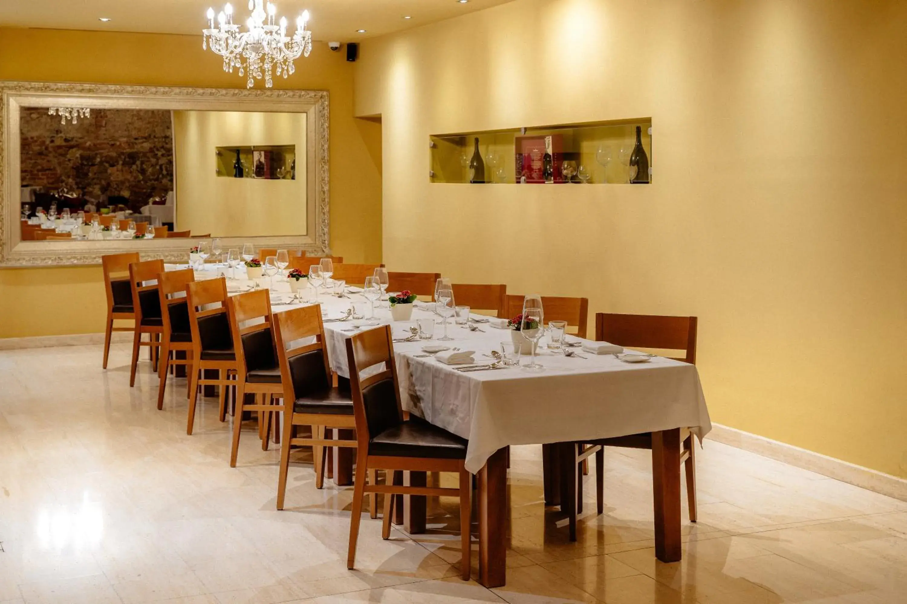 Restaurant/Places to Eat in Hotel Evropa