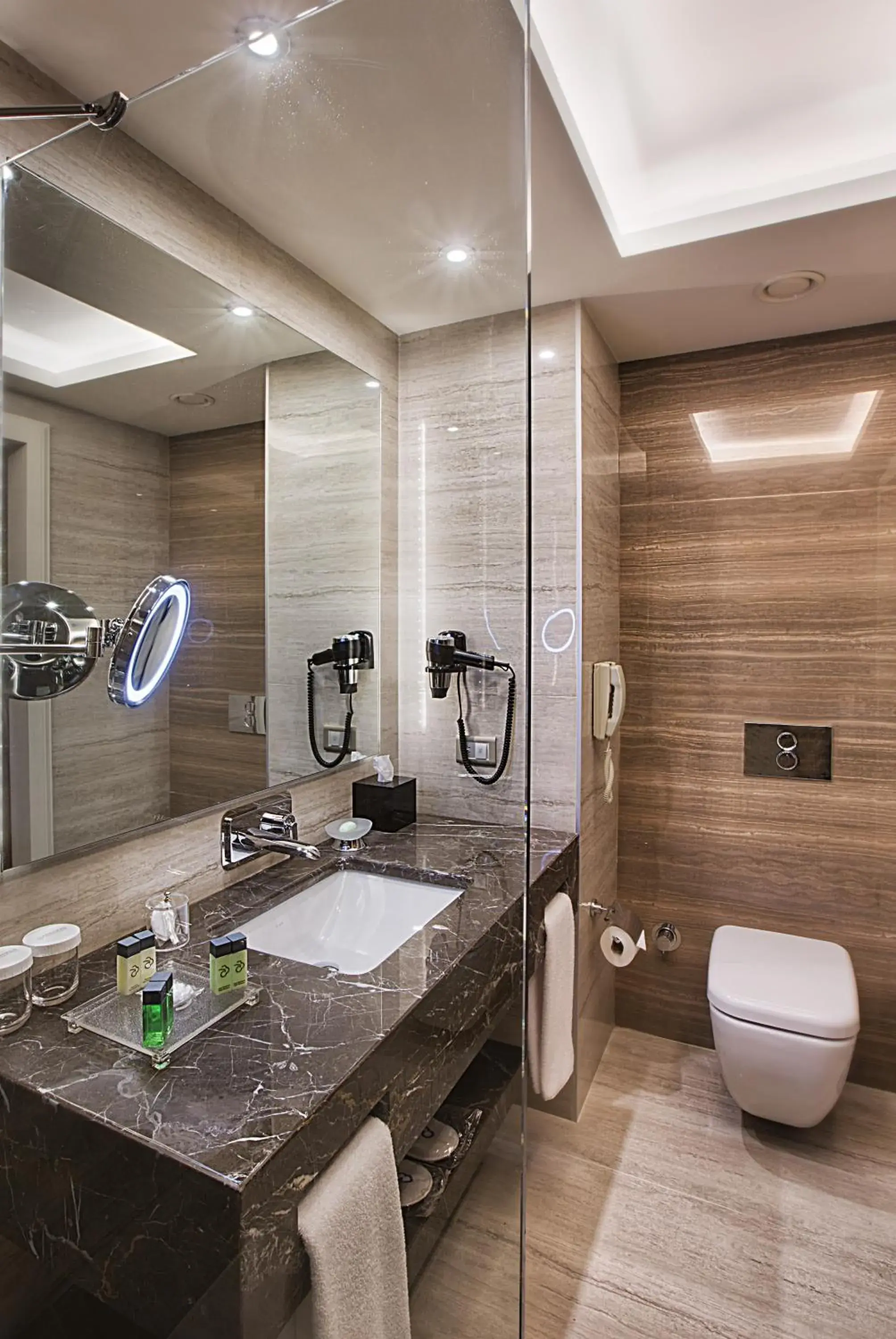 Photo of the whole room, Bathroom in Park Dedeman Bostanci Hotel