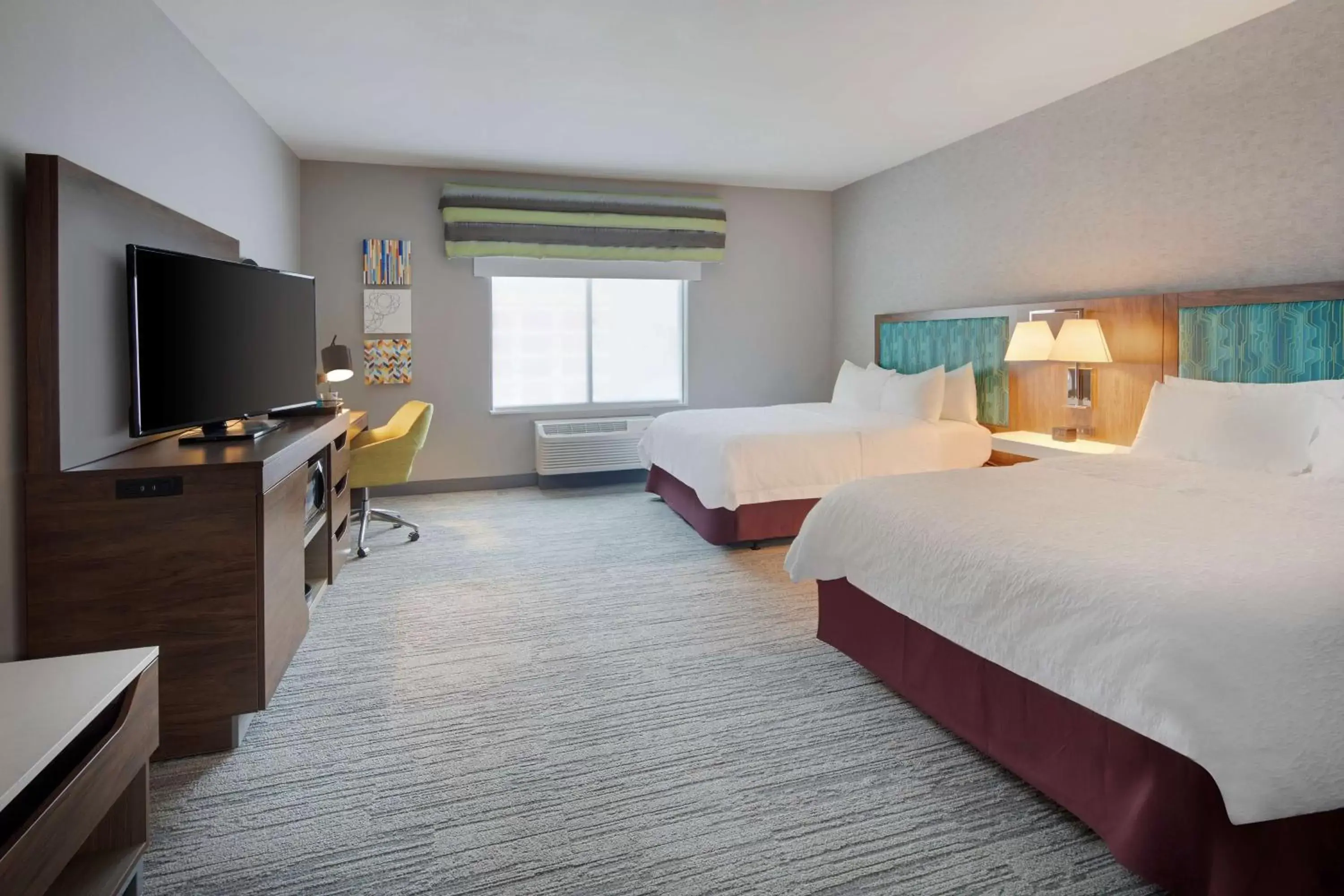 Bedroom, TV/Entertainment Center in Hampton Inn & Suites D'Iberville Biloxi