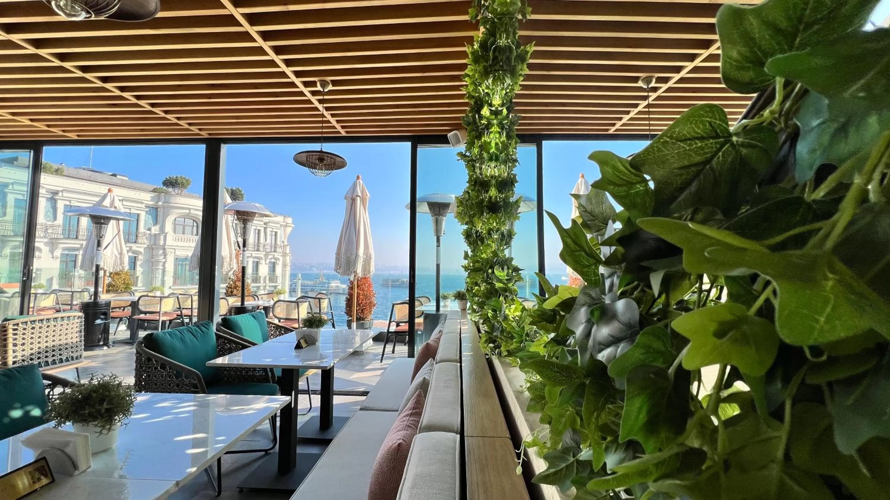 Restaurant/places to eat in The Wings Hotel Istanbul