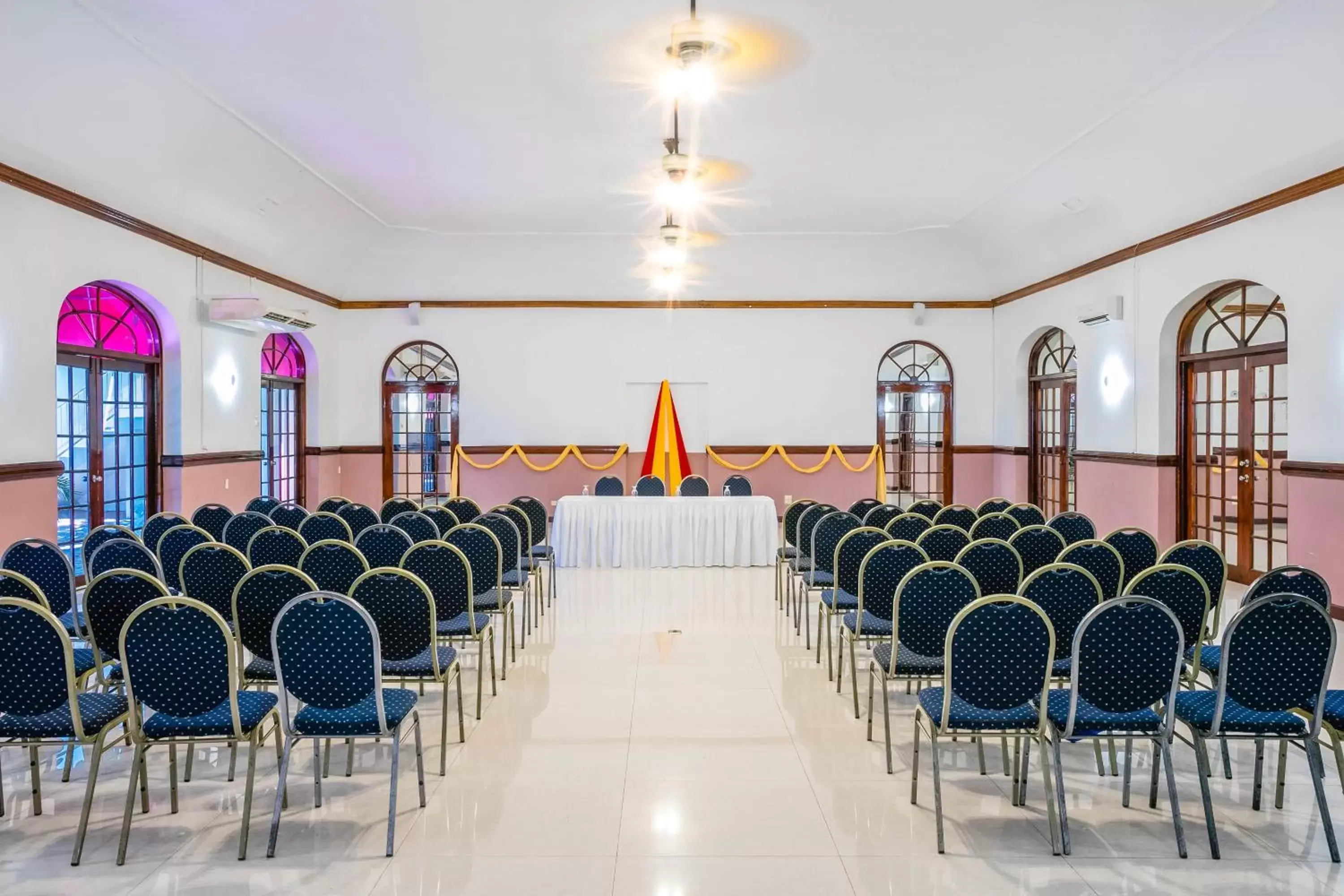 Business facilities in Royal Decameron Montego Beach Resort - ALL INCLUSIVE