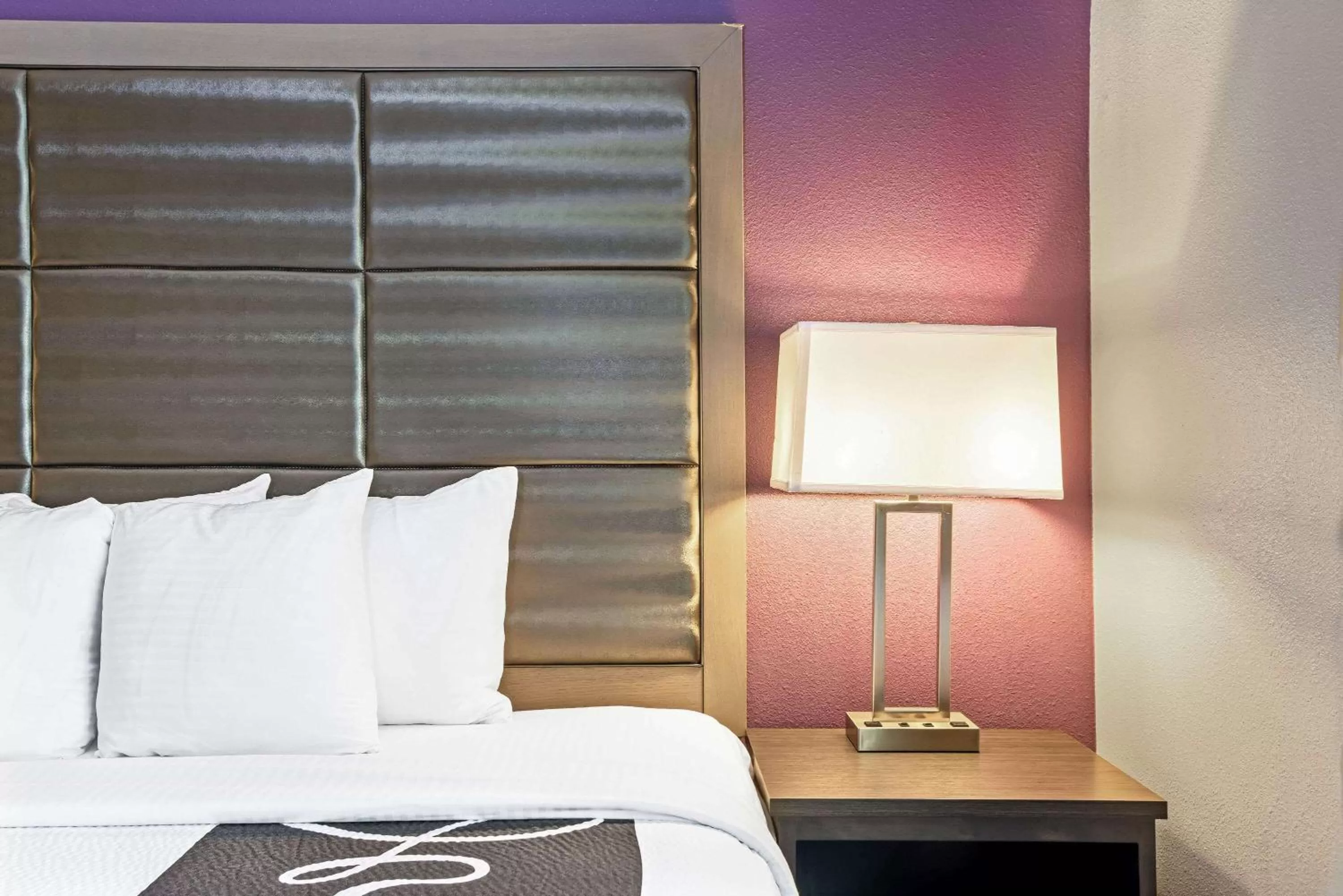 Photo of the whole room, Bed in La Quinta by Wyndham Kearney