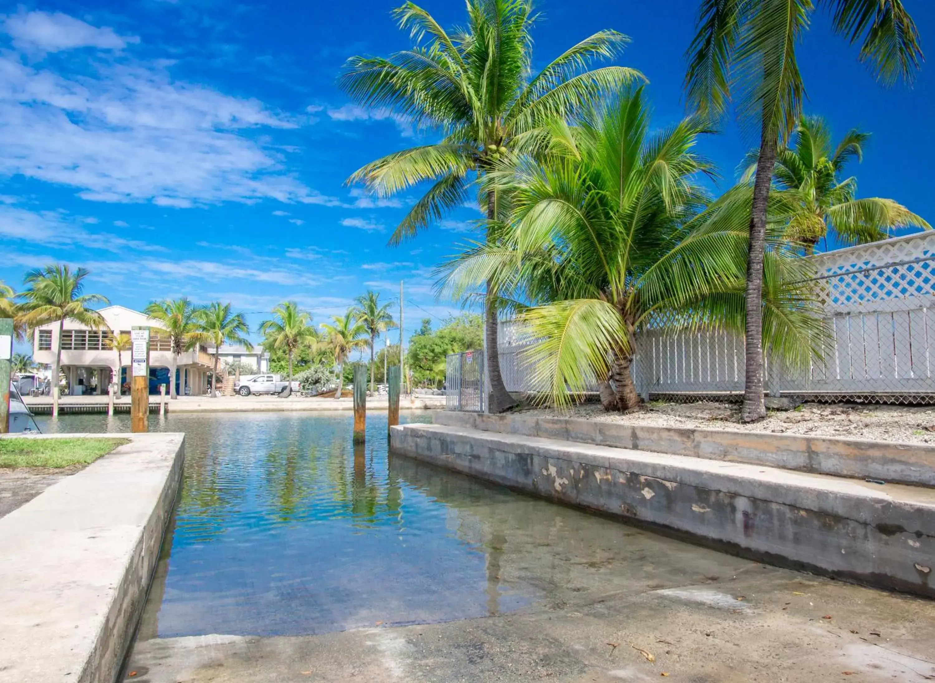 Swimming Pool in Skipjack Resort & Marina