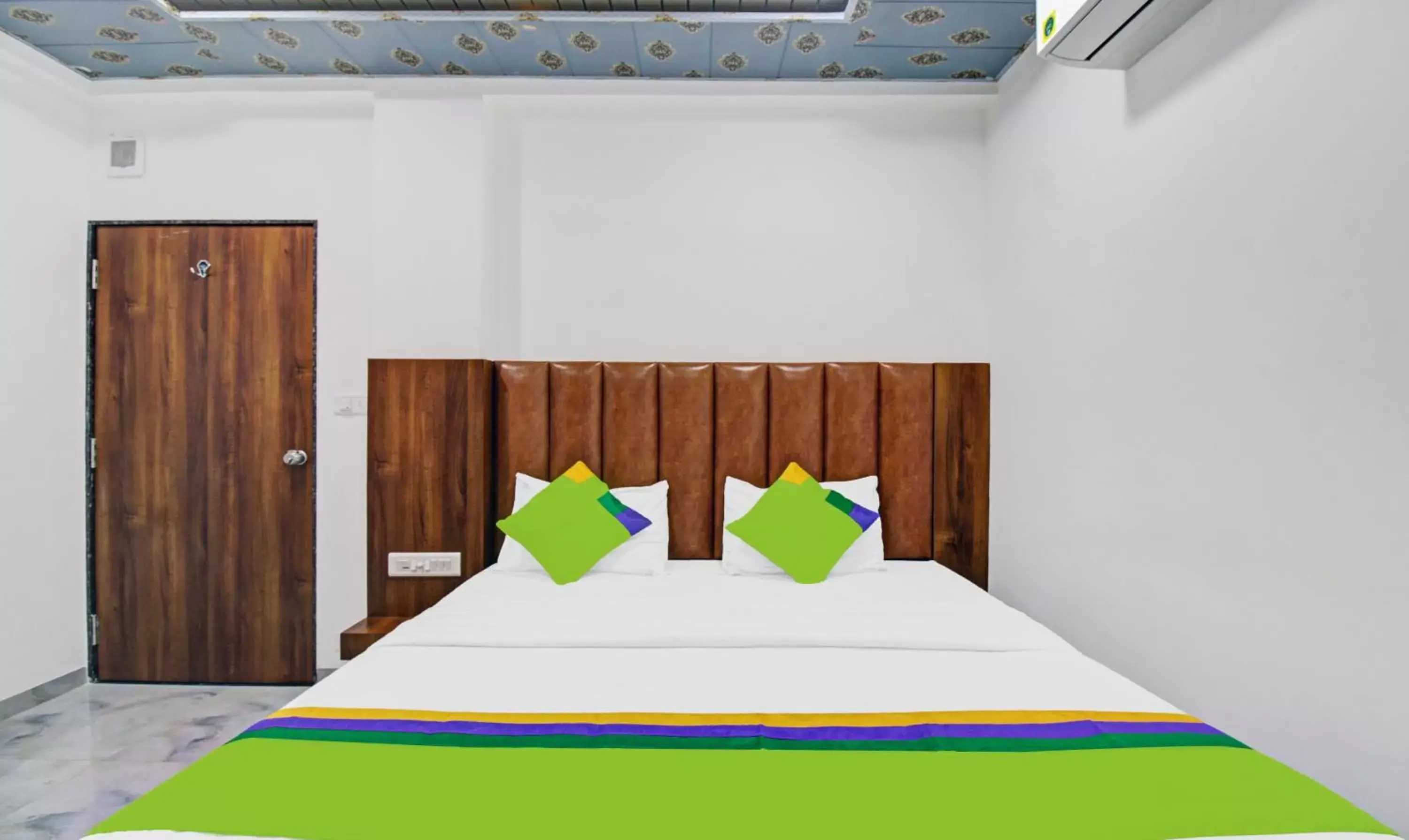 Bedroom, Bed in Treebo Hotel Rk Inn, Railway Station Bedroom, Bed in Treebo Hotel Rk Inn, Railway Station