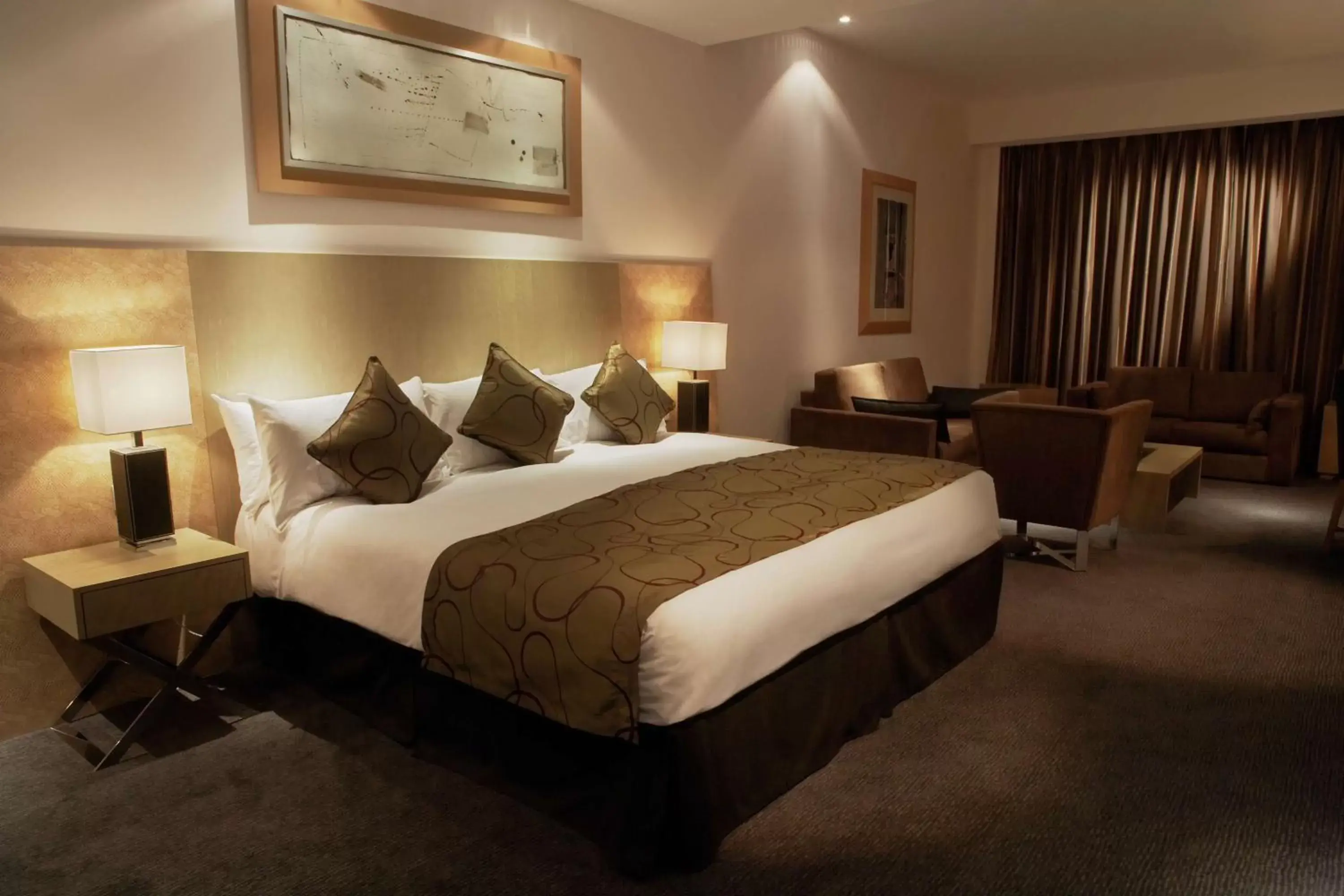 Photo of the whole room, Bed in Park Plaza Cardiff