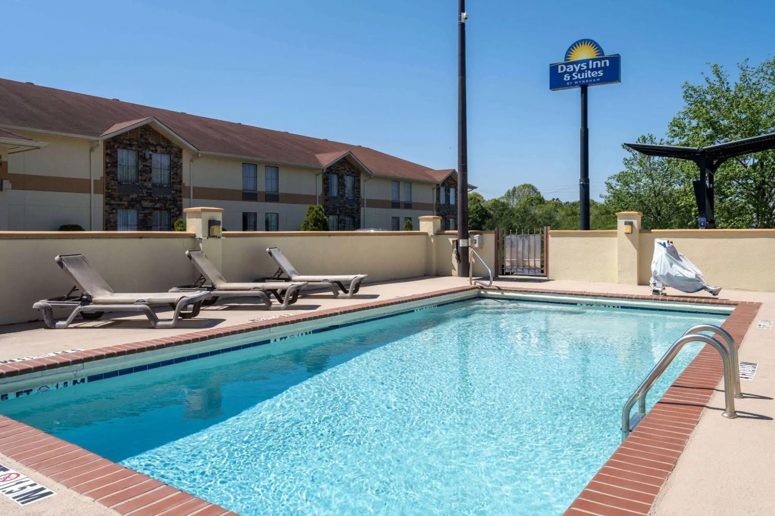 Pool view, Property Building in Days Inn & Suites by Wyndham Commerce