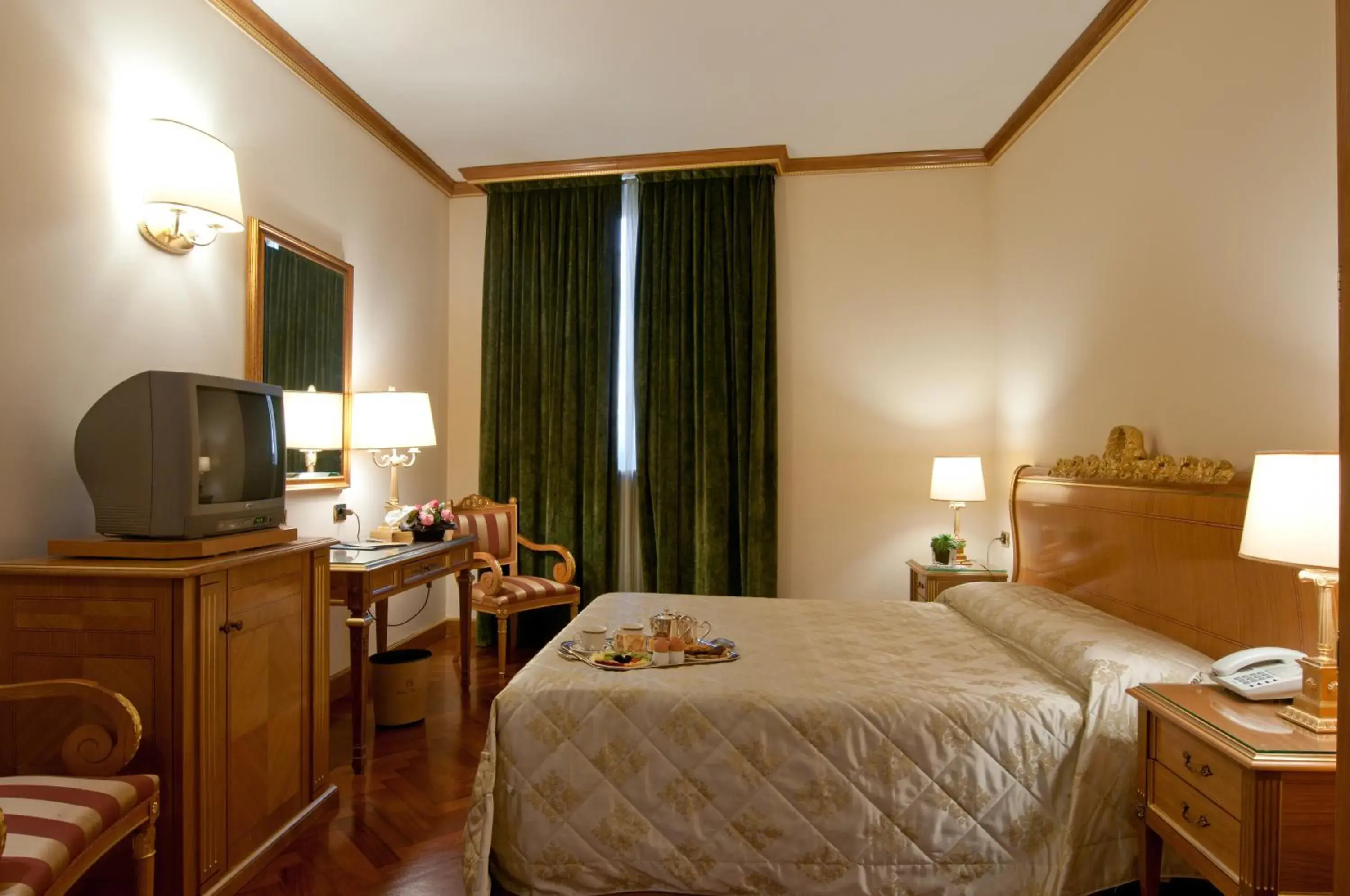 Bedroom, TV/Entertainment Center in Hotel Marconi