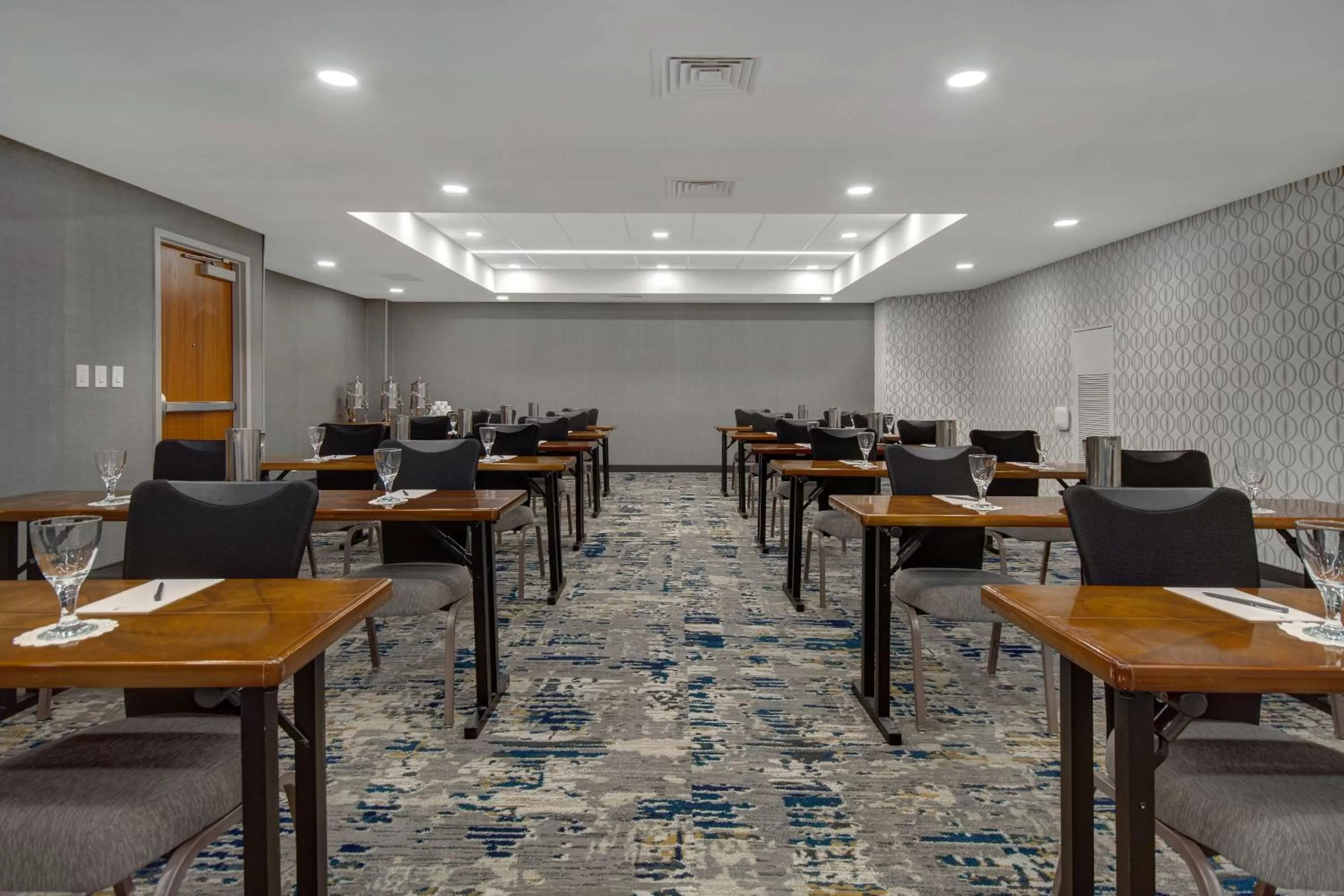 Meeting/conference room in Embassy Suites by Hilton Detroit Metro Airport