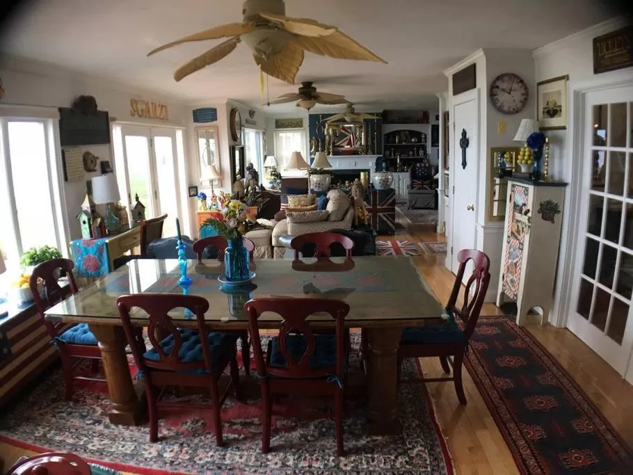 Dining area in Inn 38 Oak Bluff Circle