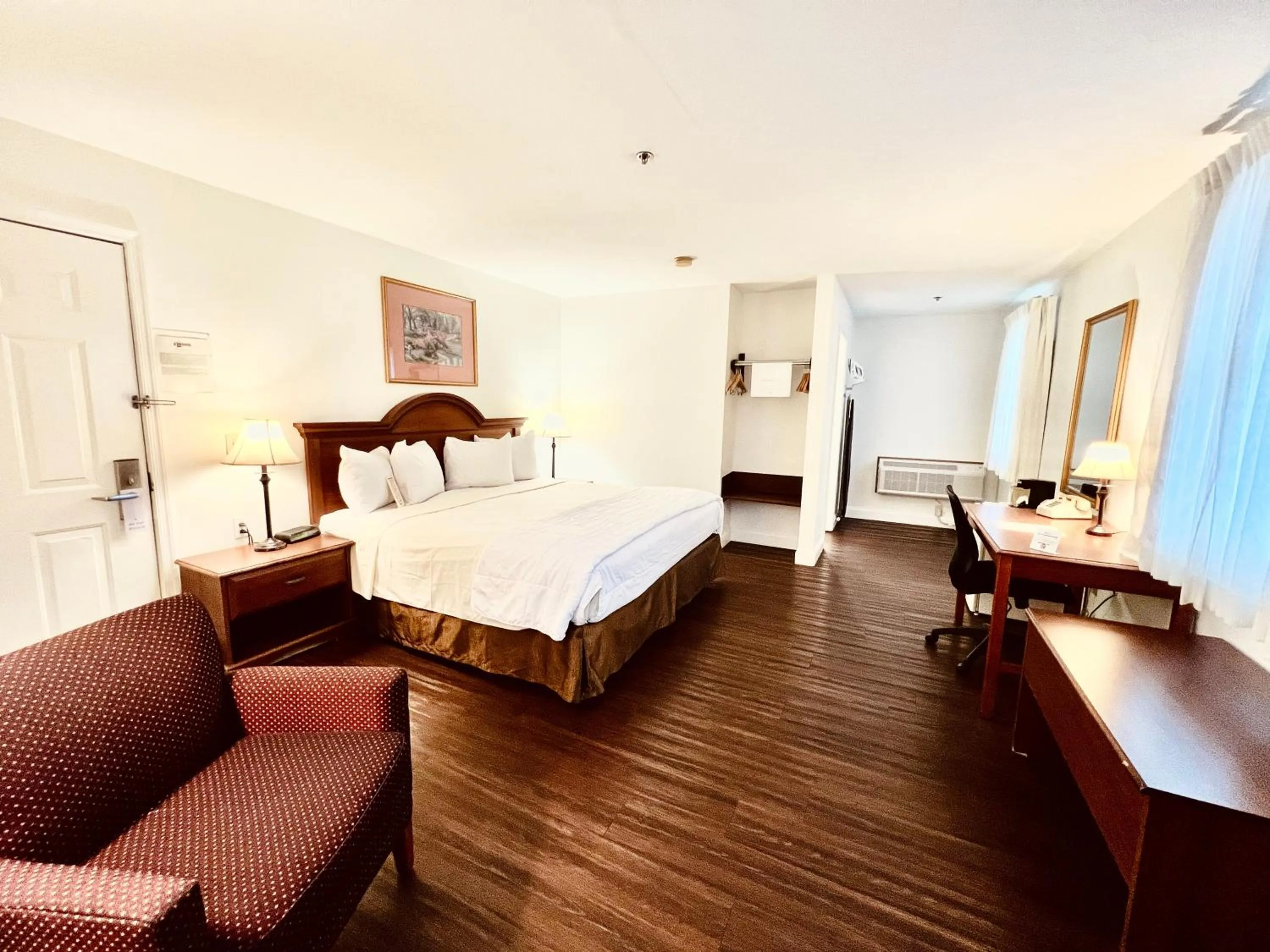 Photo of the whole room, Bed in Inn at Cemetery Hill