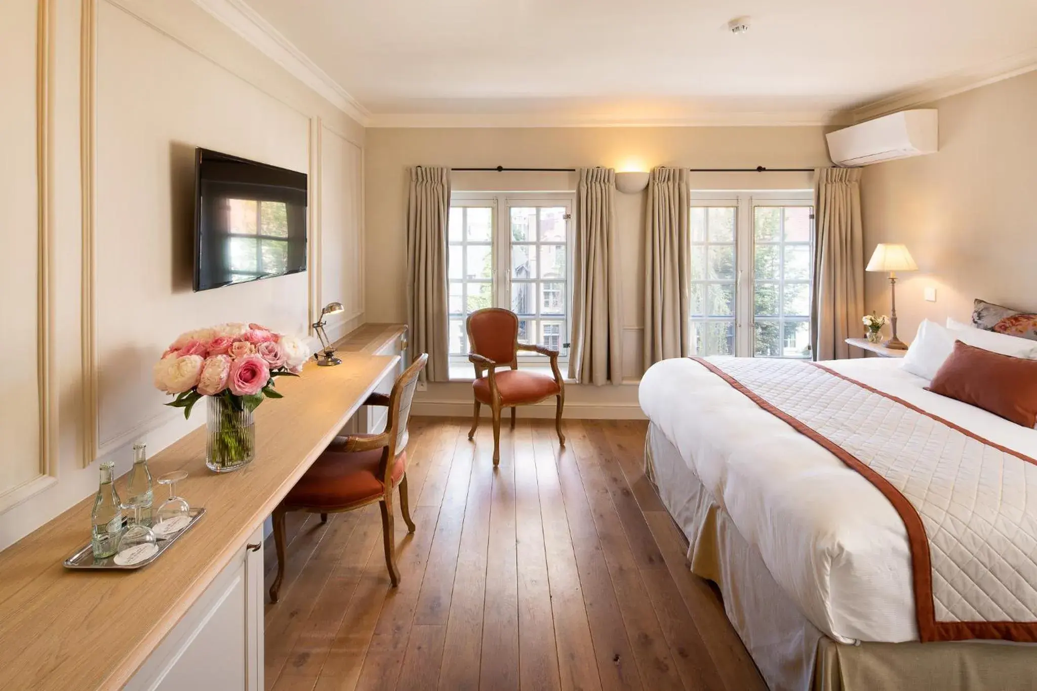  Executive Room with Canal View in De Tuilerieen - Small Luxury Hotels of the World