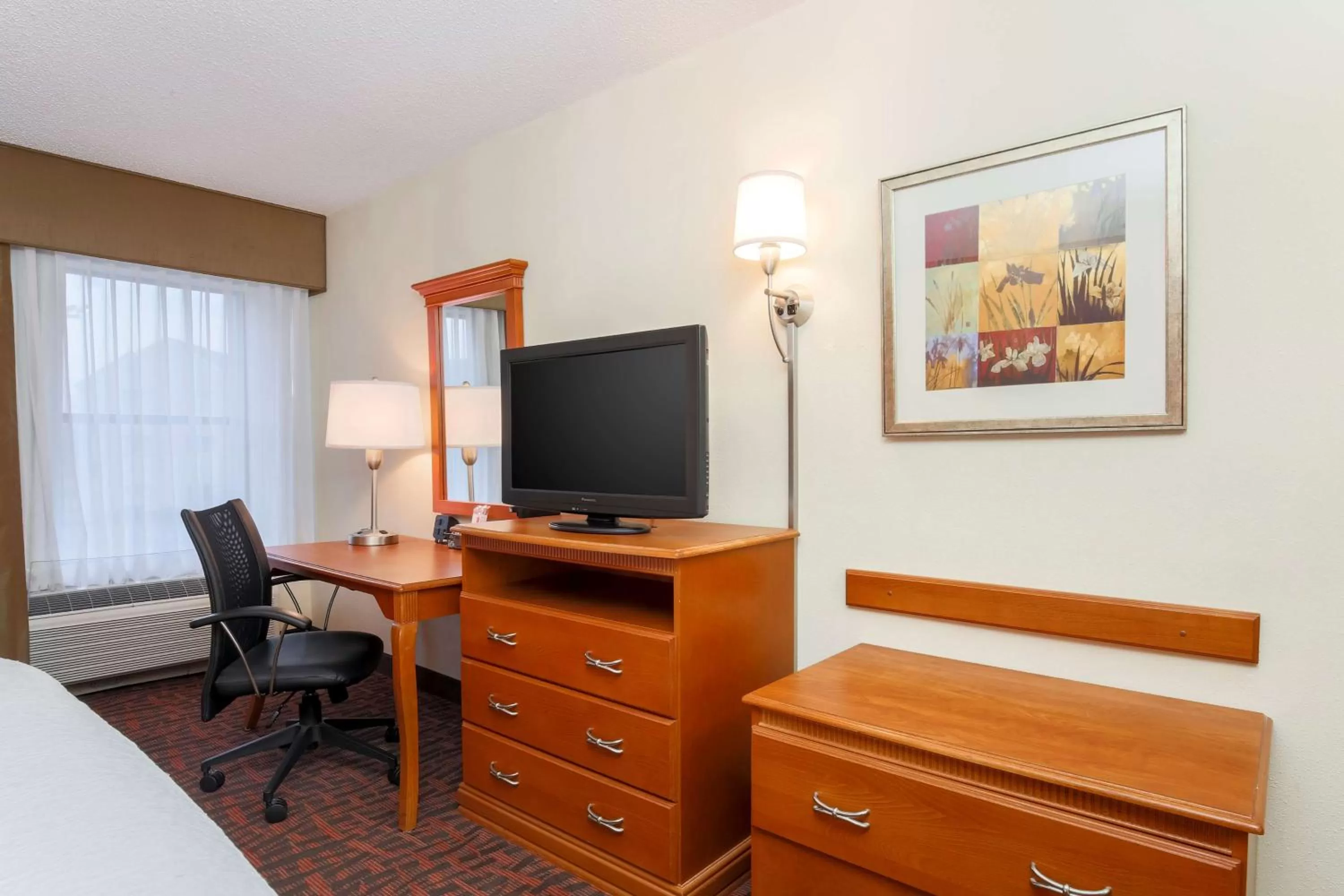 Bed, TV/Entertainment Center in Hampton Inn Dayton/Fairborn