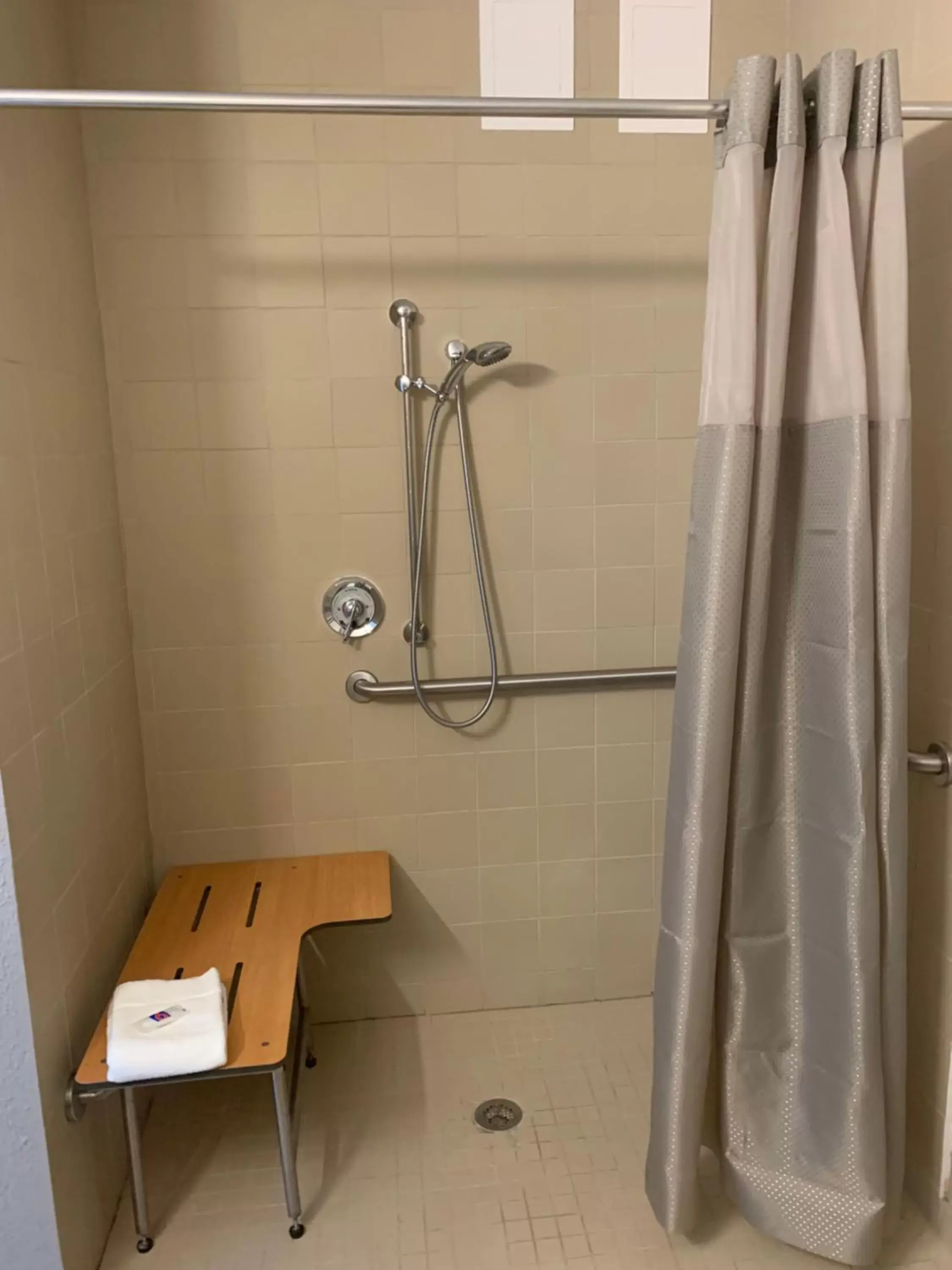 Bathroom in Motel 6-Fort Wayne, IN