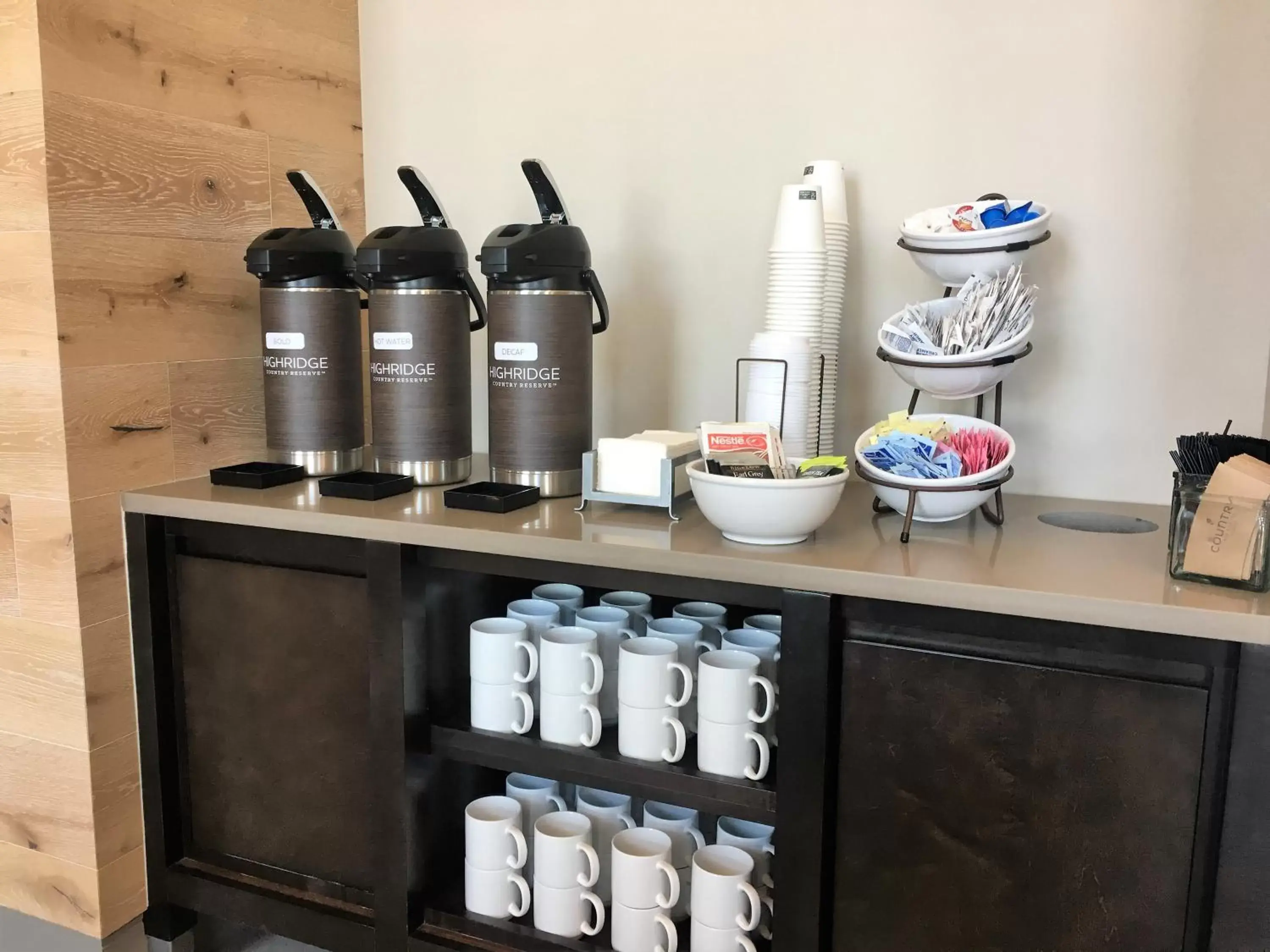 Coffee/tea facilities in Country Inn & Suites by Radisson Ocean City