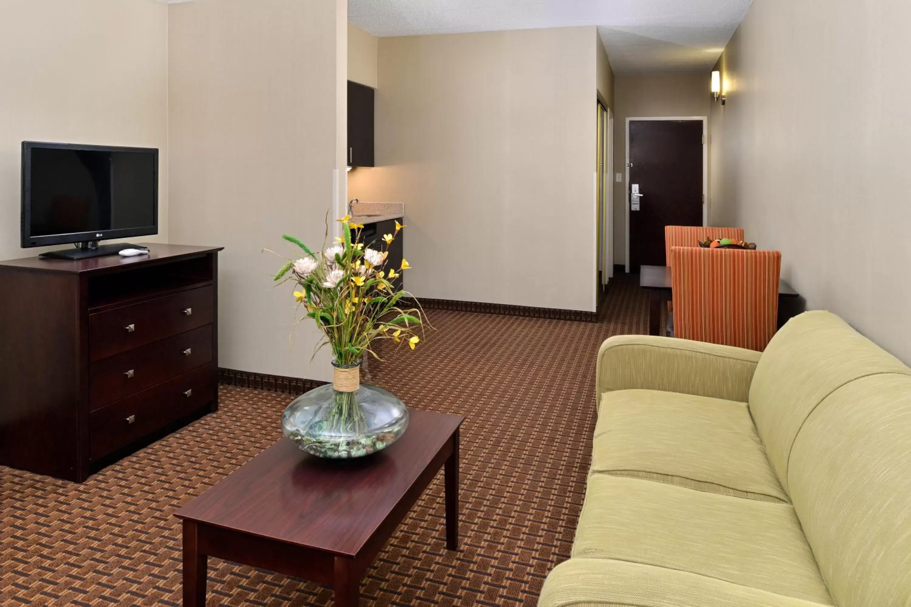 Photo of the whole room, TV/Entertainment Center in Holiday Inn Express Hotel & Suites Indianapolis W - Airport Area, an IHG Hotel