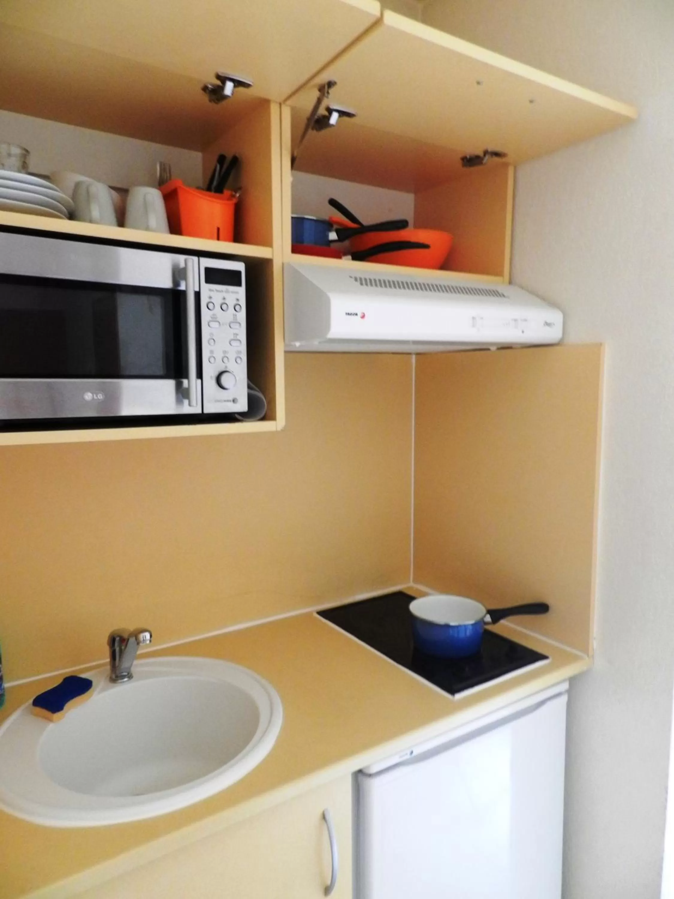 Kitchen or kitchenette in Résidence Columba - Apparts meublés Agen Sud