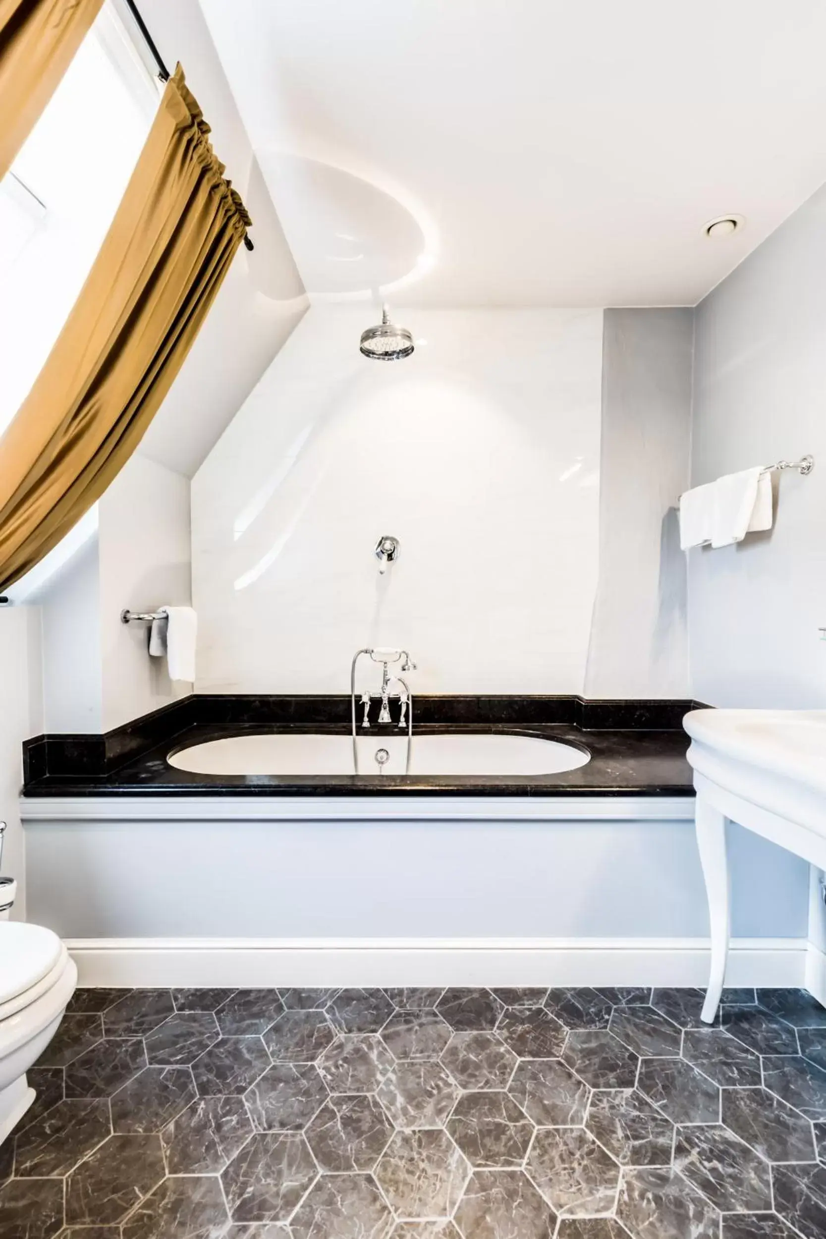 Bathroom in Boutique Hotel De Castillion - Small elegant family hotel