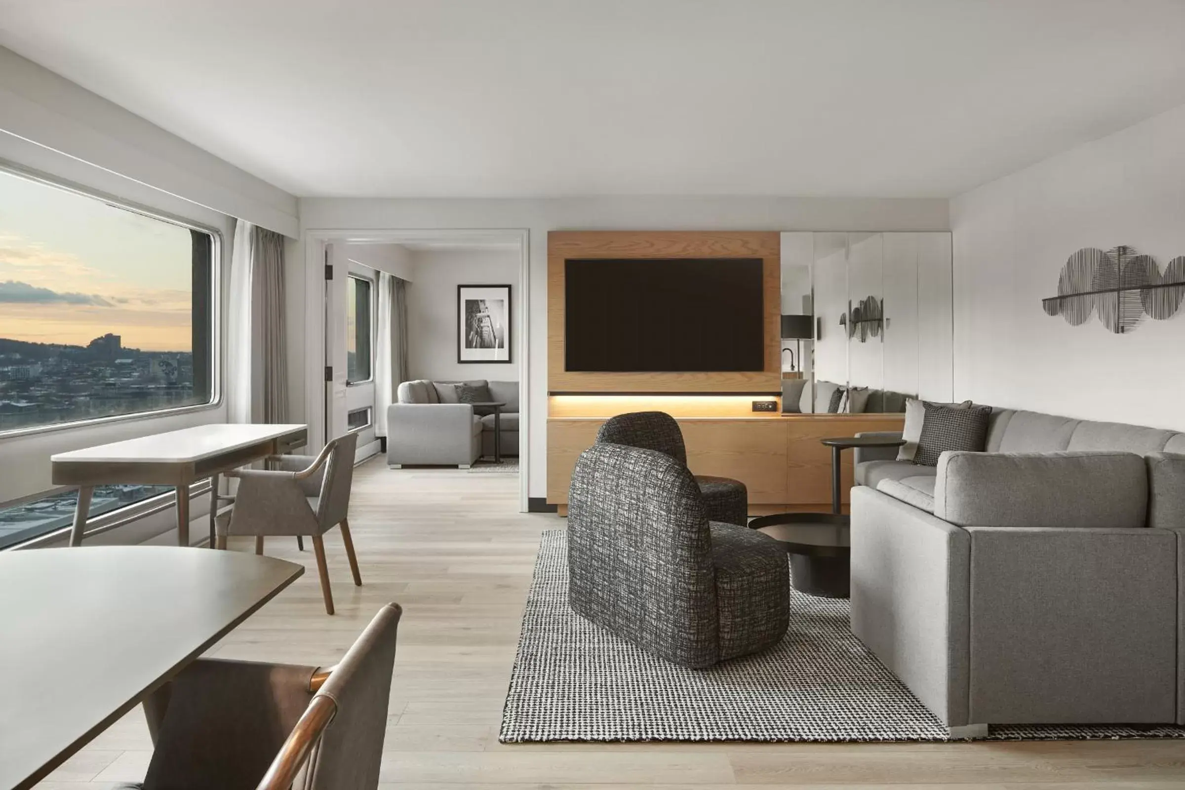 Living room, Seating Area in Hyatt Place Montreal - Downtown