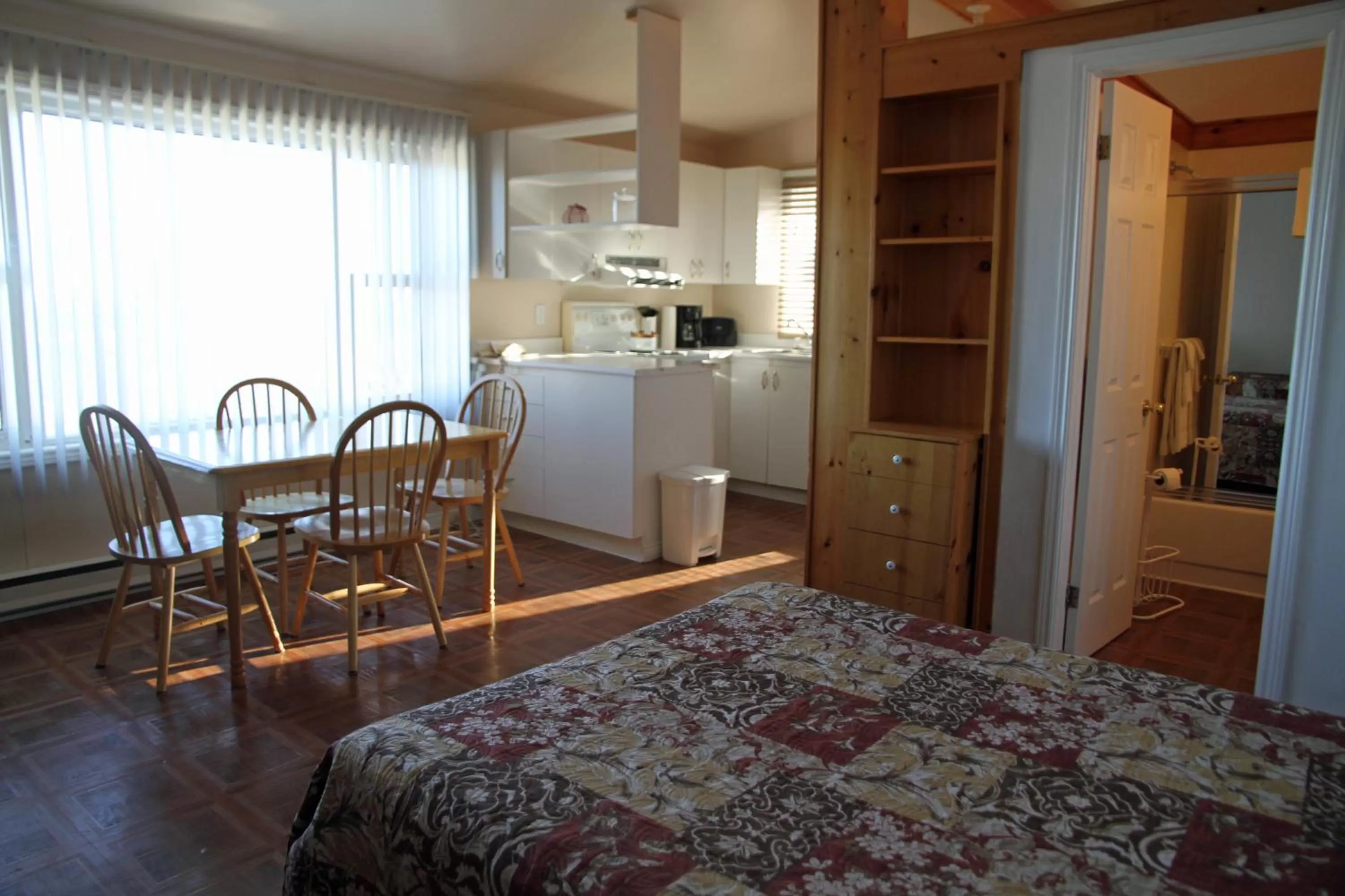 Photo of the whole room in Auberge Motel 4 Saisons