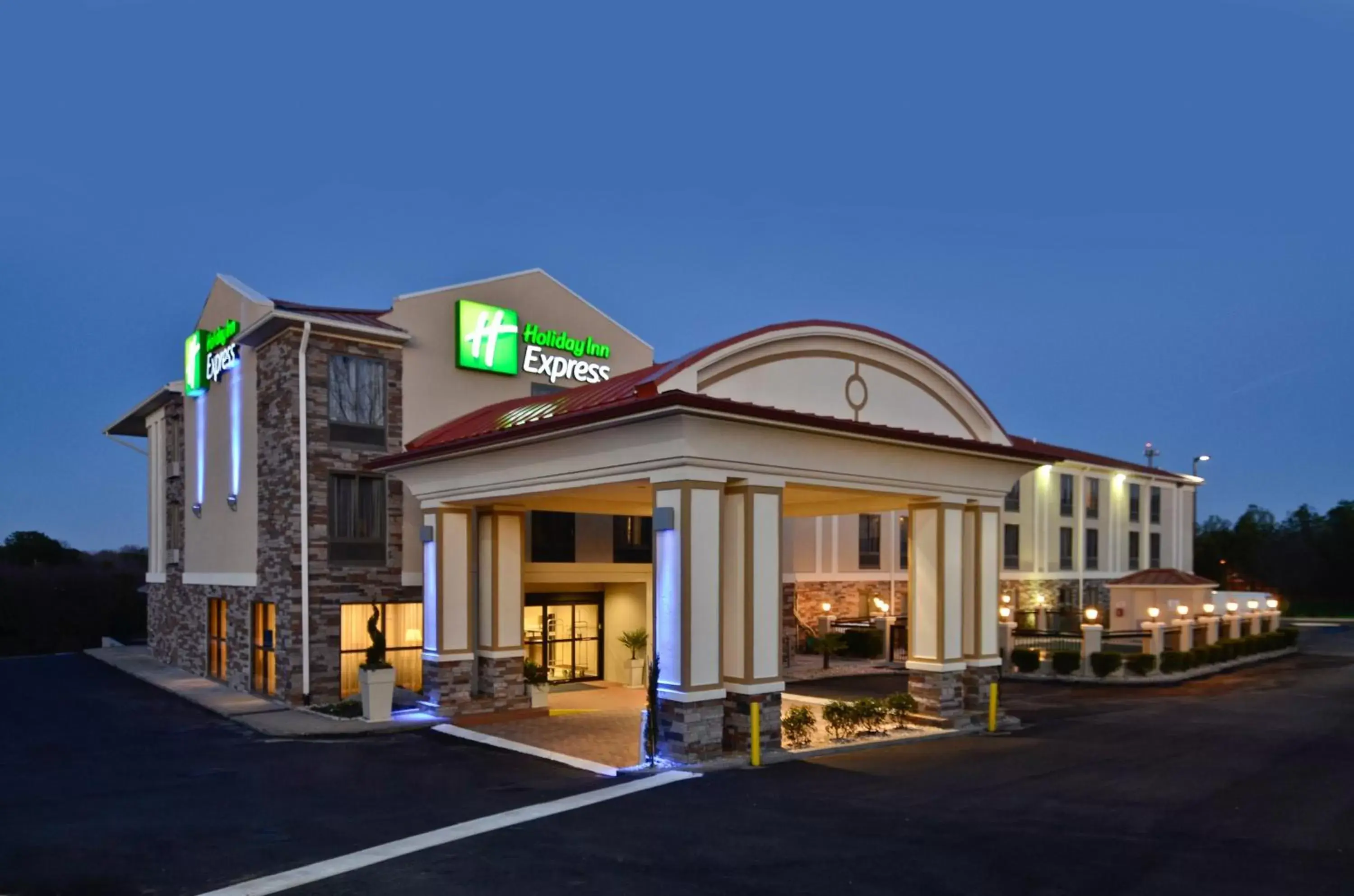 Property Building in Holiday Inn Express Atlanta-Stone Mountain, an IHG Hotel