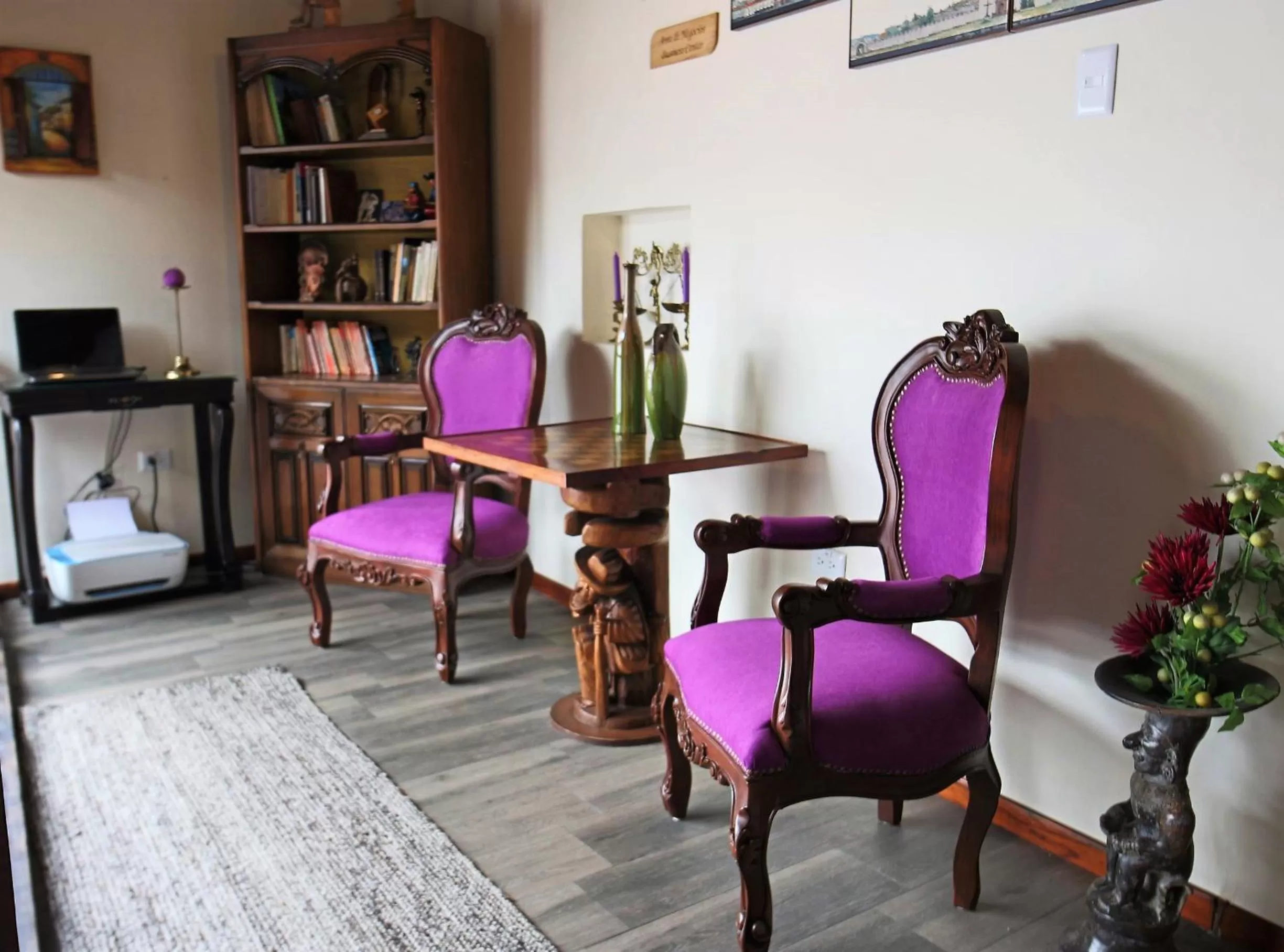 Library in Hotel Colonial San Agustin