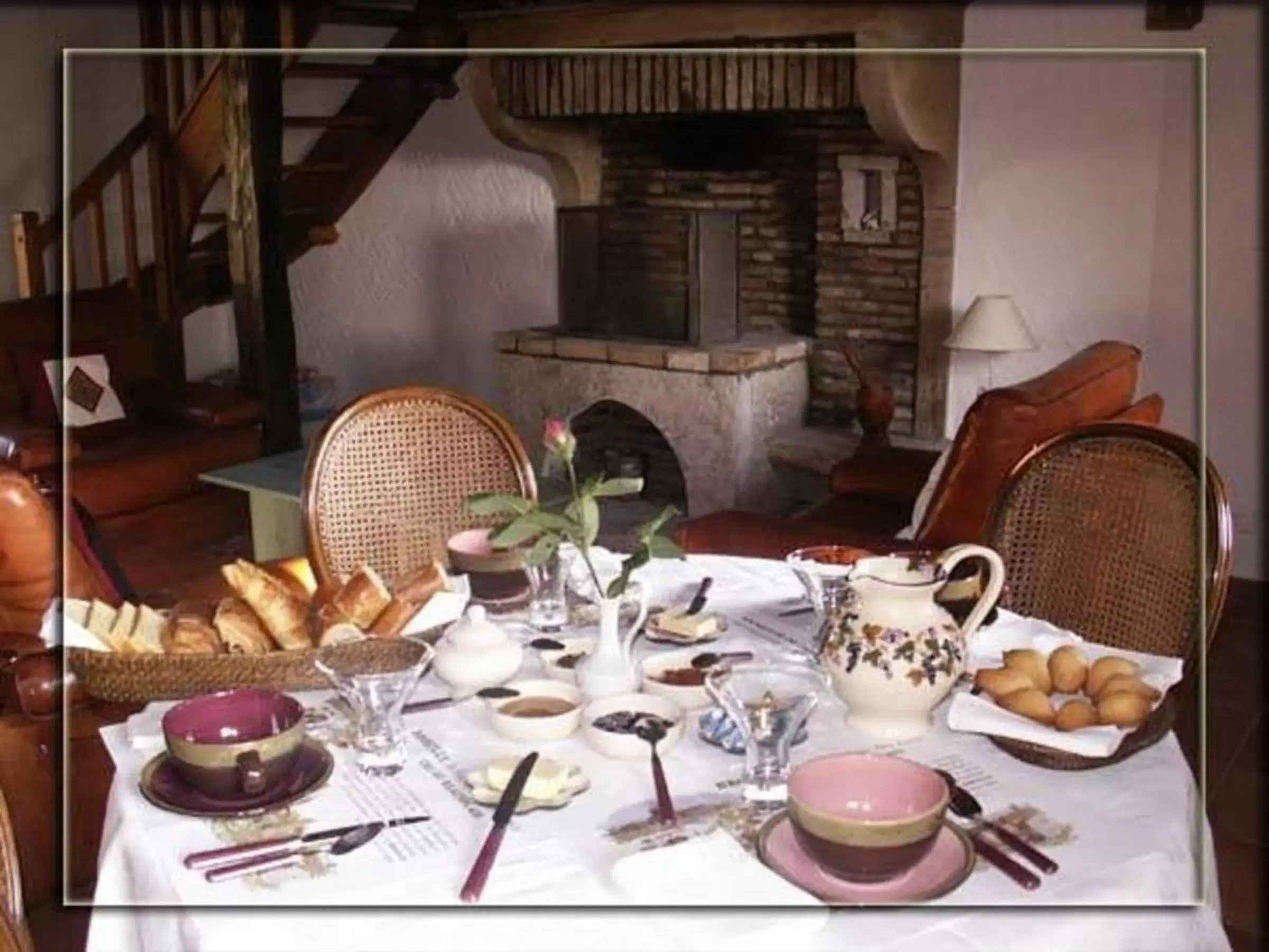 Seating area, Restaurant/Places to Eat in La Croix de Saburin