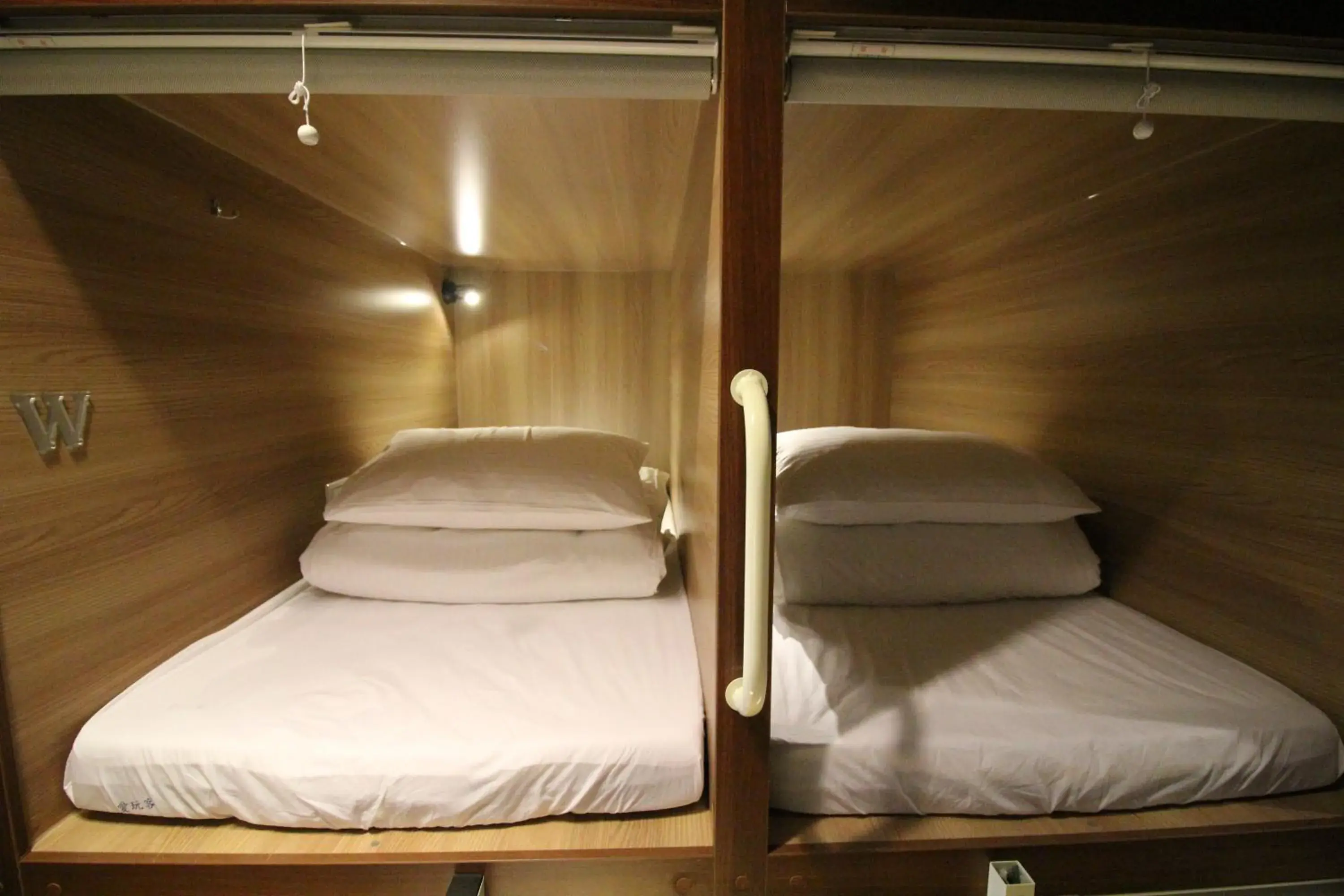 bunk bed, Bed in I Play Inn