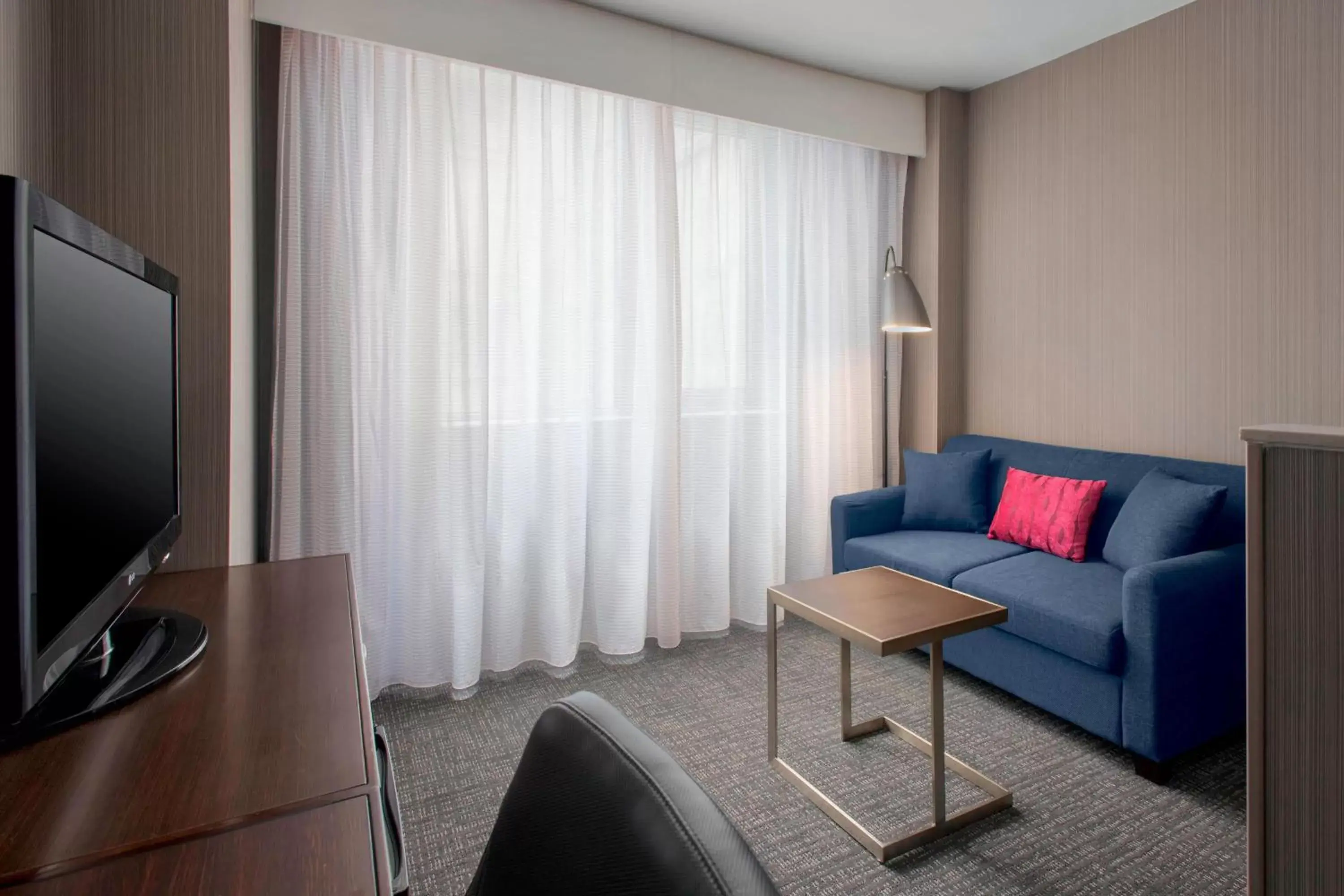 Living room, Seating Area in Courtyard by Marriott New York Manhattan / Soho